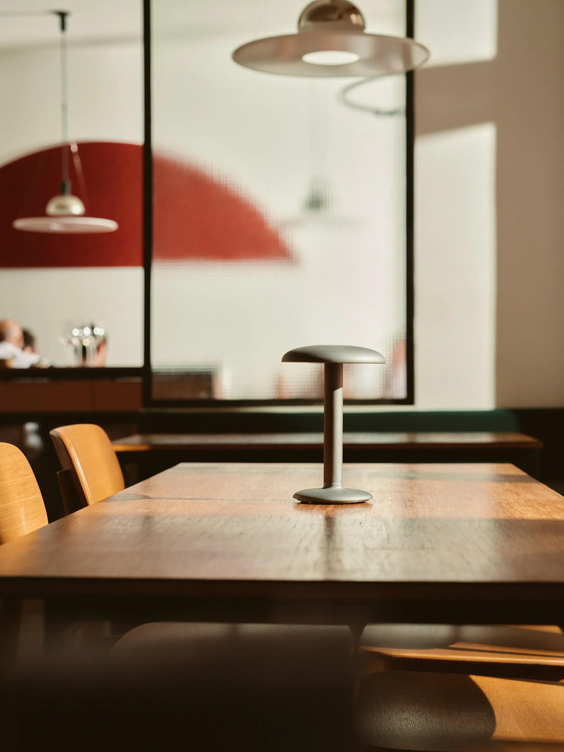 Lampada da tavolo Gustave Residential portatile, Raw aluminium Flos