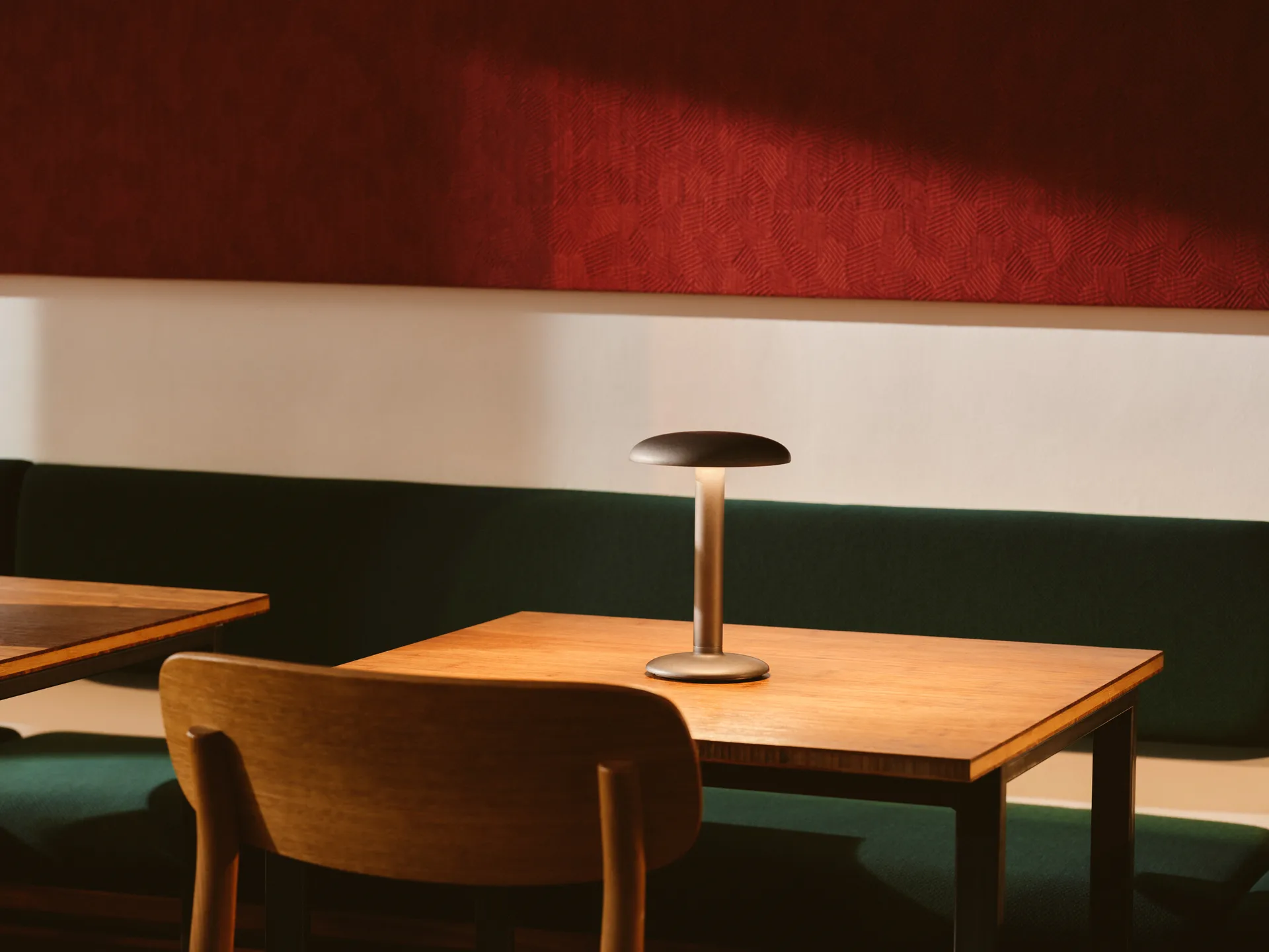 Lampada da tavolo Gustave Residential portatile, Raw aluminium Flos