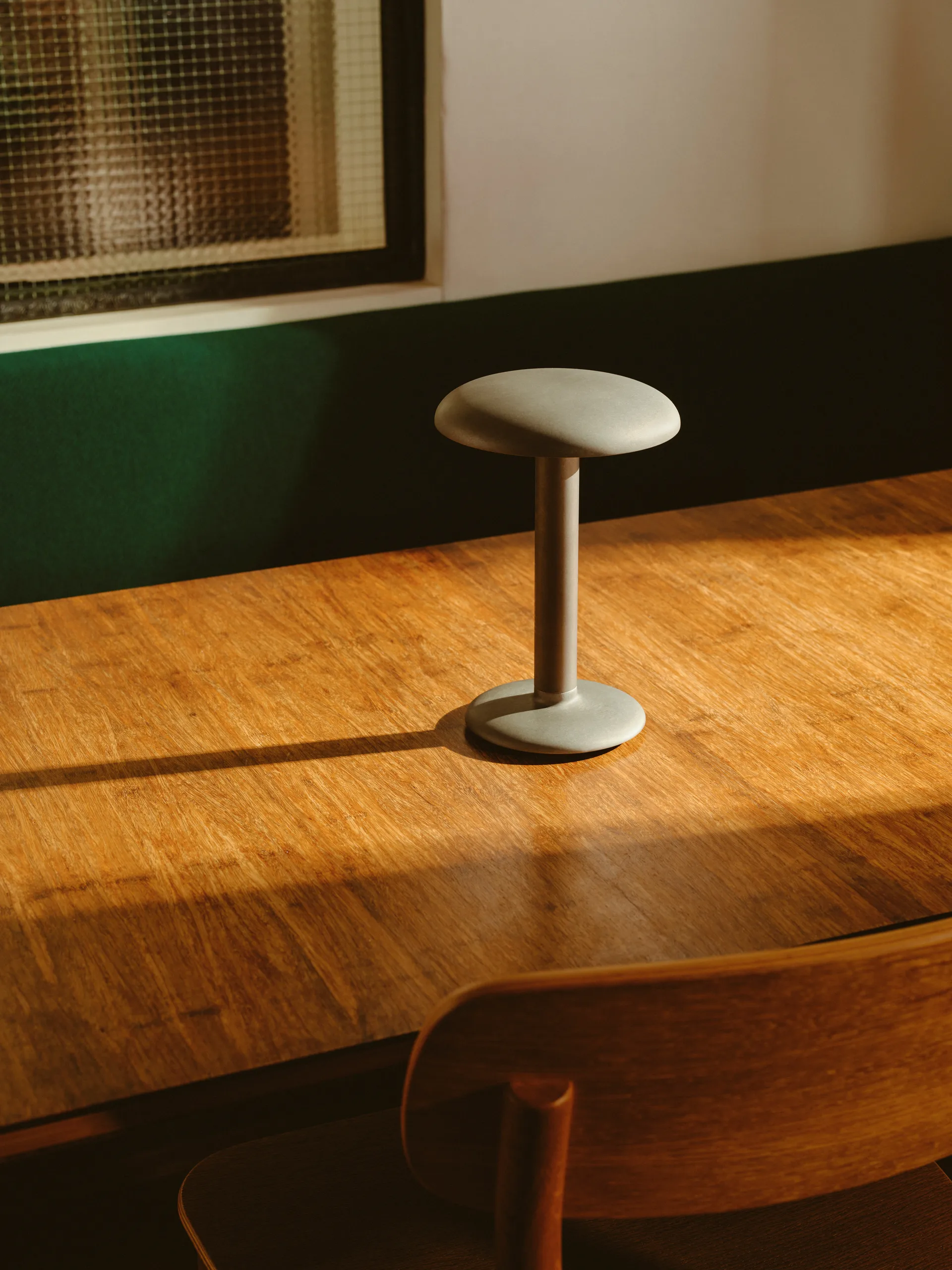 Lampada da tavolo Gustave Residential portatile, Raw aluminium Flos