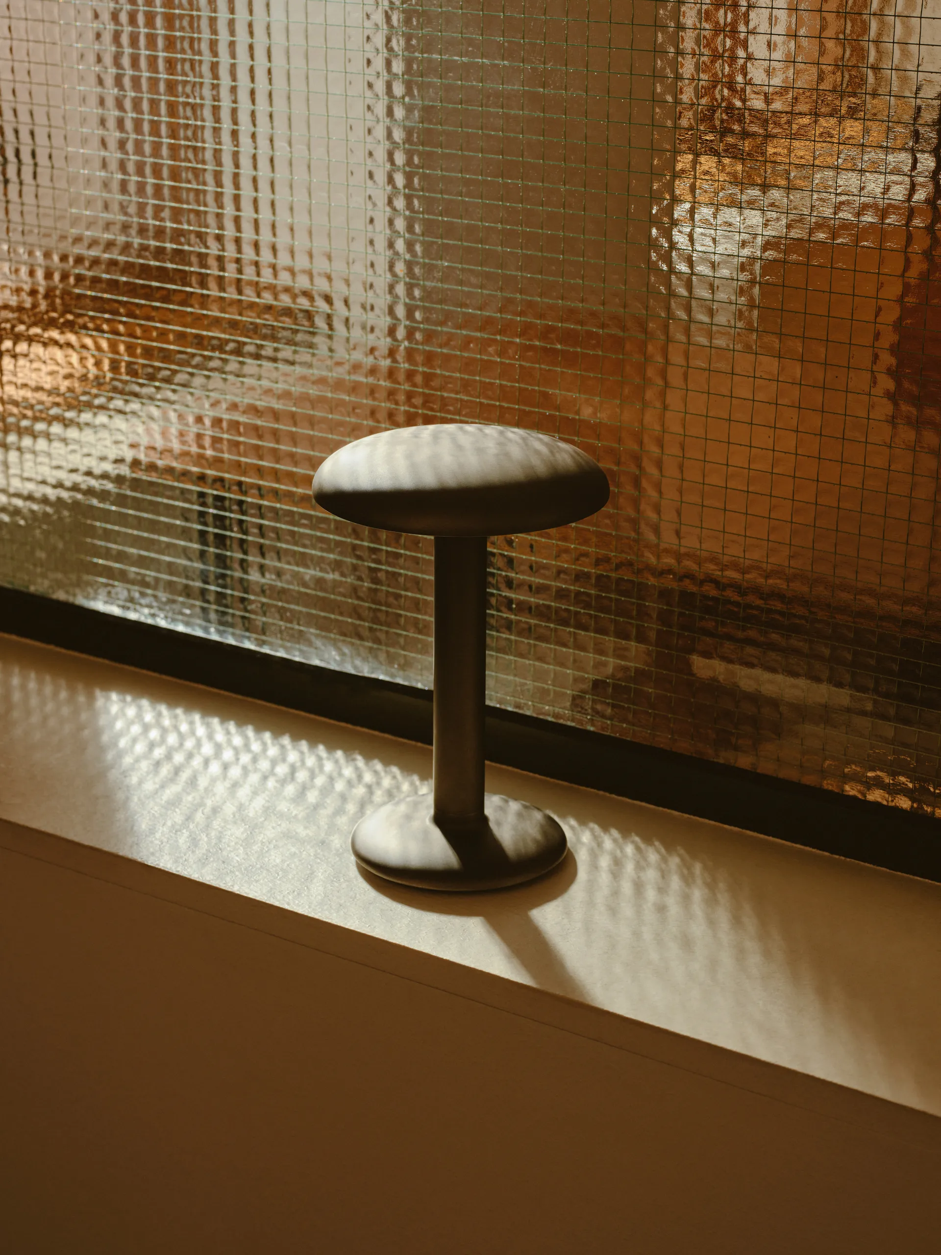 Lampada da tavolo Gustave Residential portatile, Raw aluminium Flos