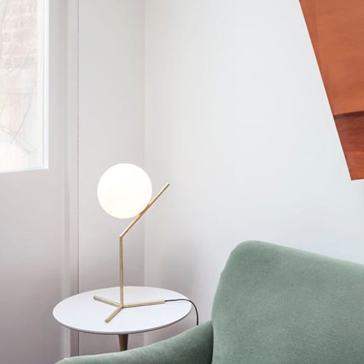 Lampada da tavolo IC lights T2, Ottone spazzolato-opal Flos