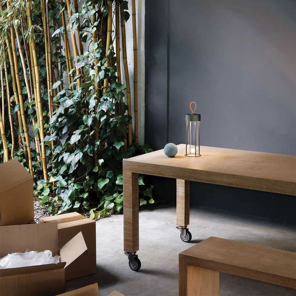 Lampada da tavolo In Vitro, Black, 2700 kelvin Flos