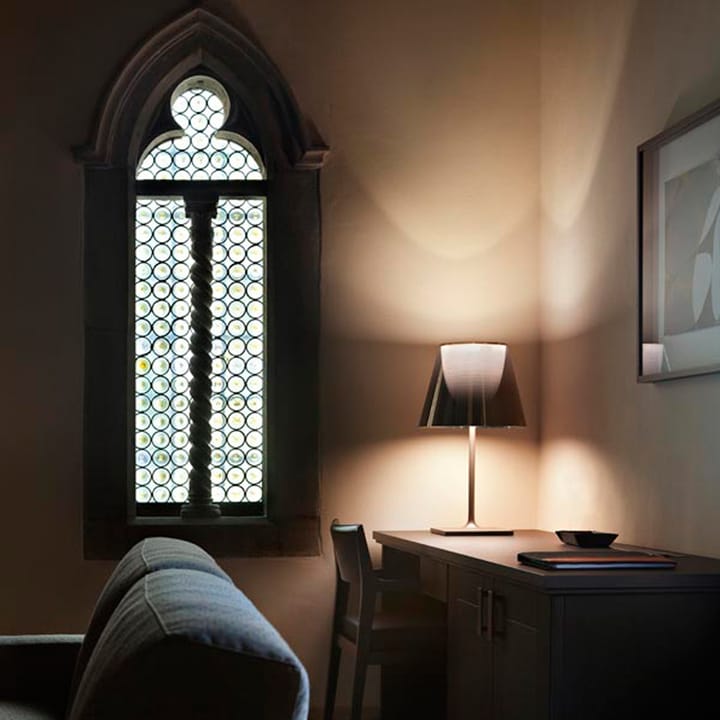 Lampada da tavolo KTribe T2, Paralume in alluminio-tessuto Flos