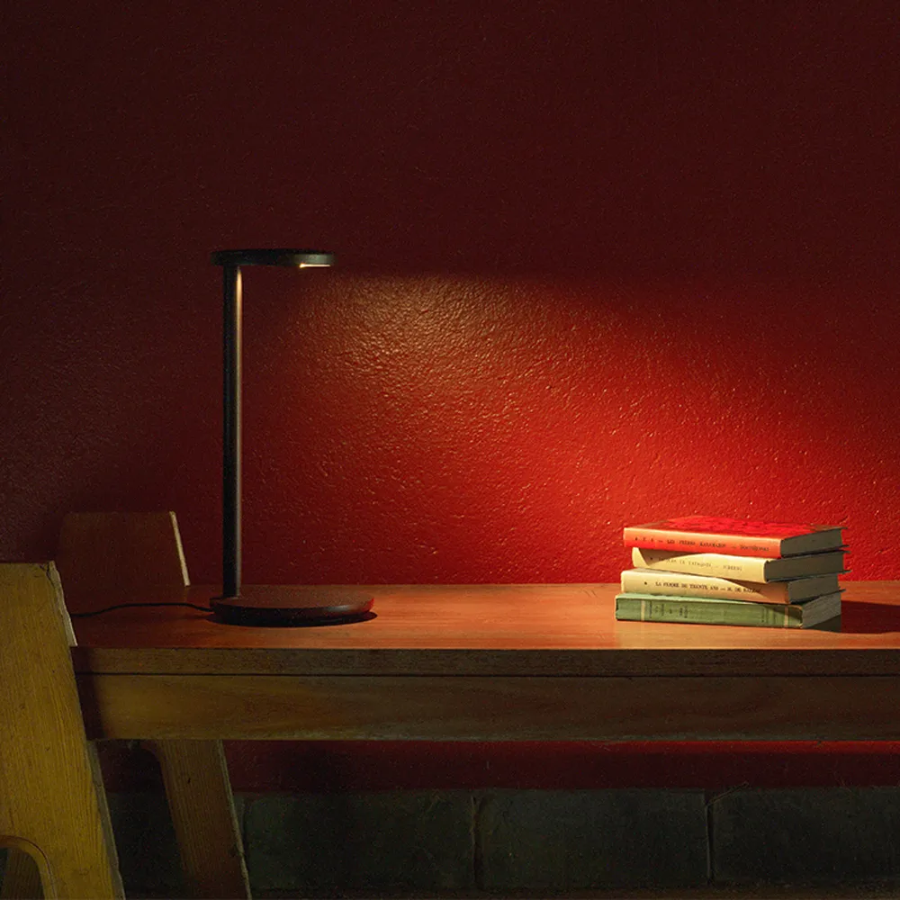 Lampada da tavolo Oblique, Grigio Flos