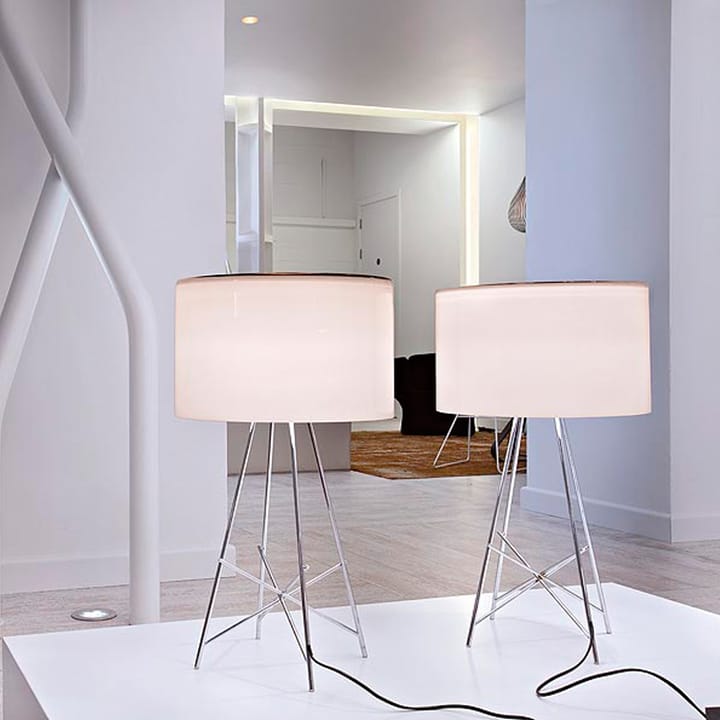 Lampada da tavolo Ray T, Nero-cromo Flos