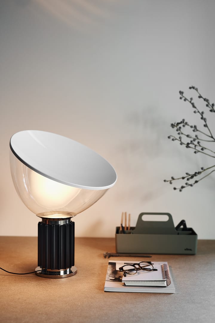Lampada da tavolo Taccia Small LED 48,5 cm, Nero-cupola in vetro Flos