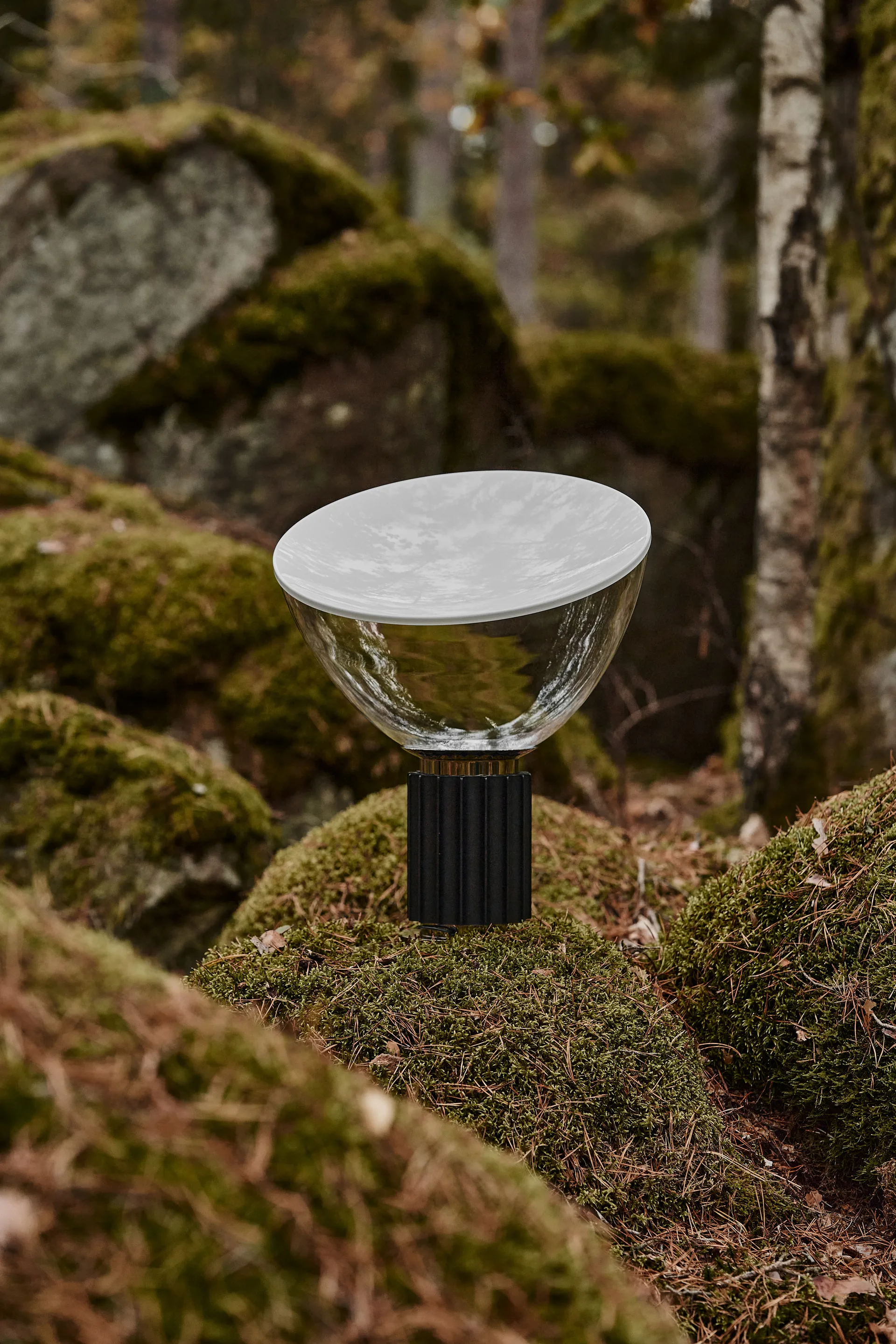 Lampada da tavolo Taccia Small LED 48,5 cm, Nero-cupola in vetro Flos