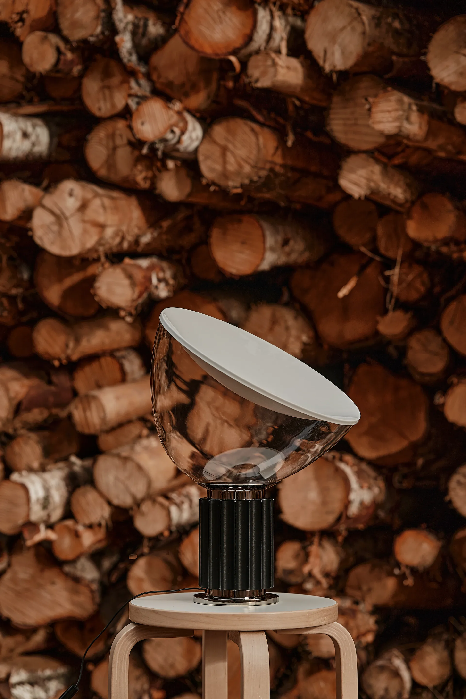 Lampada da tavolo Taccia Small LED 48,5 cm, Nero-cupola in vetro Flos