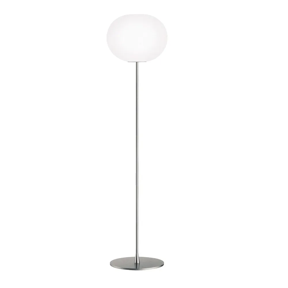 Lampada da terra Glo-ball F3, Vetro opale bianco - struttura opaca argento Flos