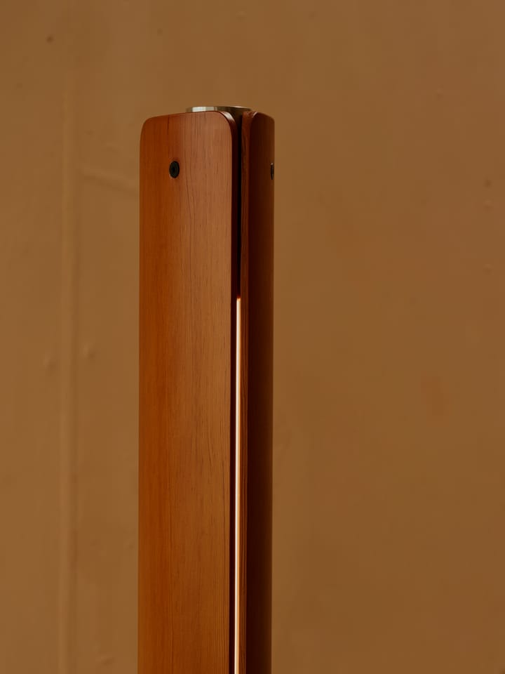 Lampada da terra Seki-han 226 cm, Heat treatened ash-black metal Flos