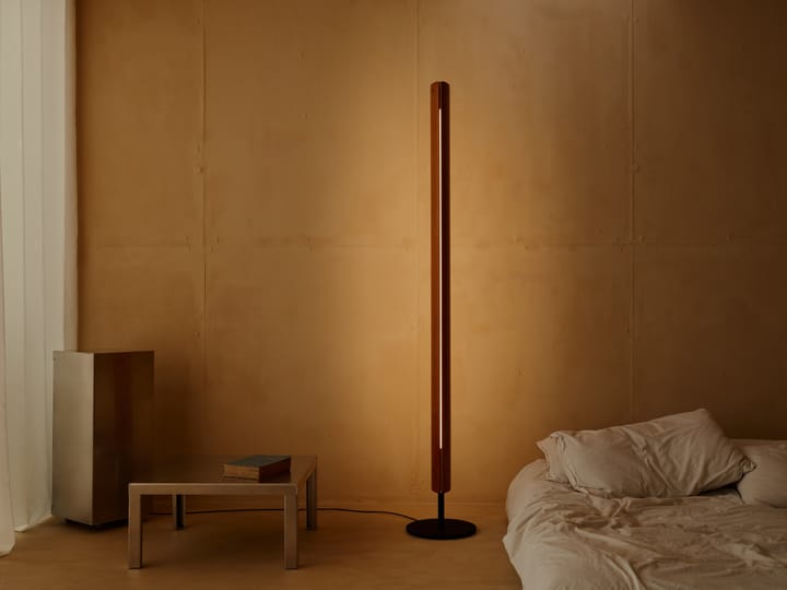 Lampada da terra Seki-han 226 cm, Heat treatened ash-black metal Flos