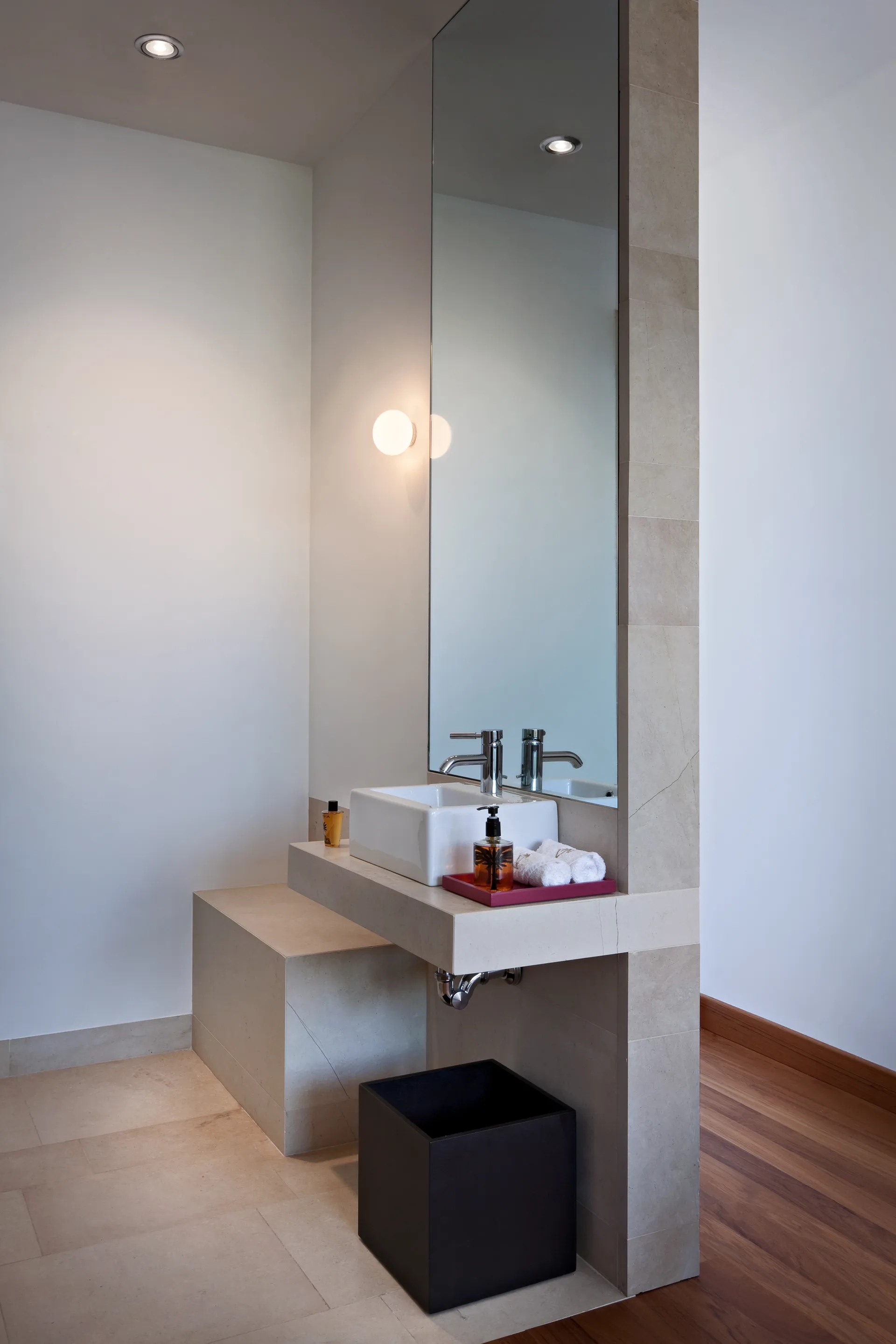 Mini Glo-Ball CW lampada da parete e soffitto montaggio specchio, Bianco Flos