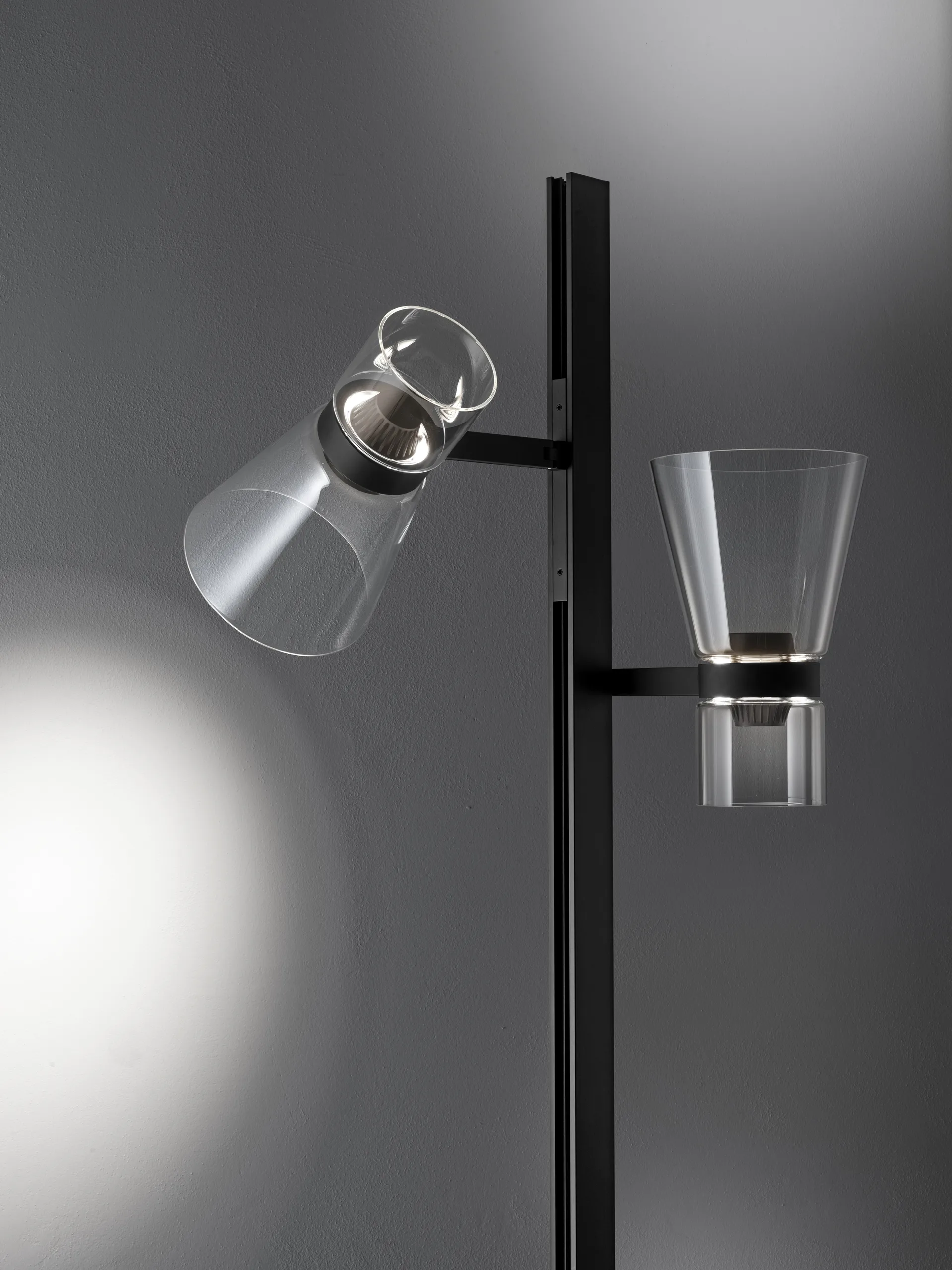 Nocturne F2 cone lampada da terra - Nero,  Flos
