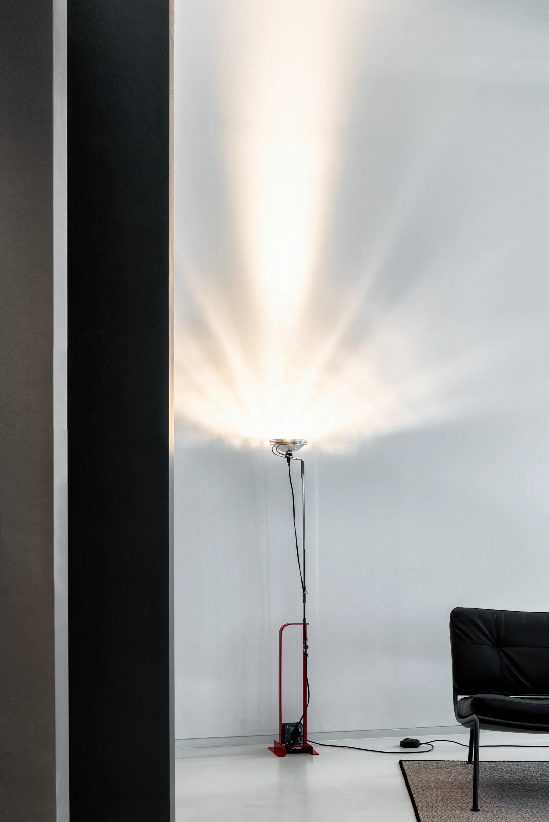 Toio LED lampada da terra - Rosso (EU),  Flos