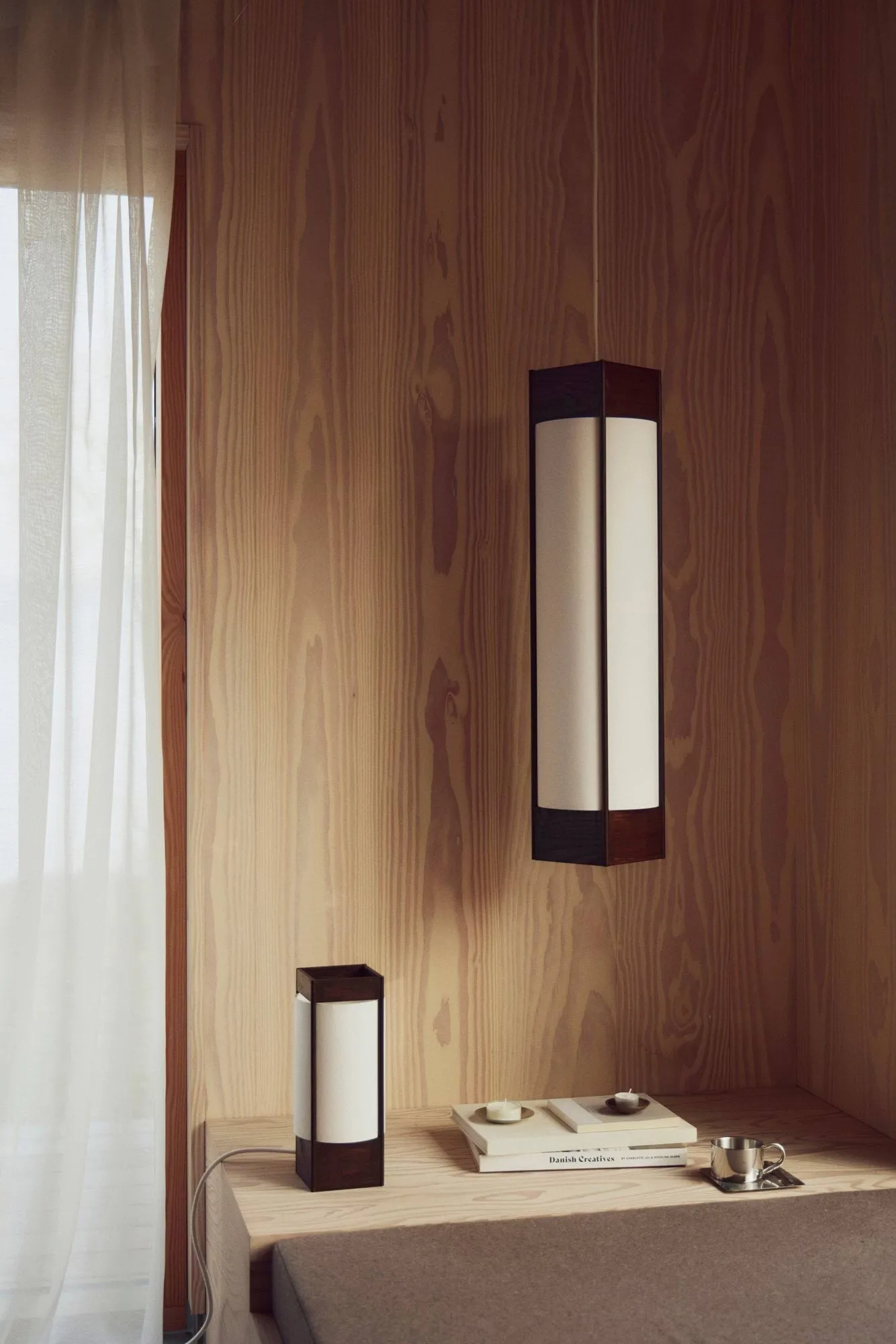 Andon lampada a sospensione, Frassino marrone scuro, long Form & Refine