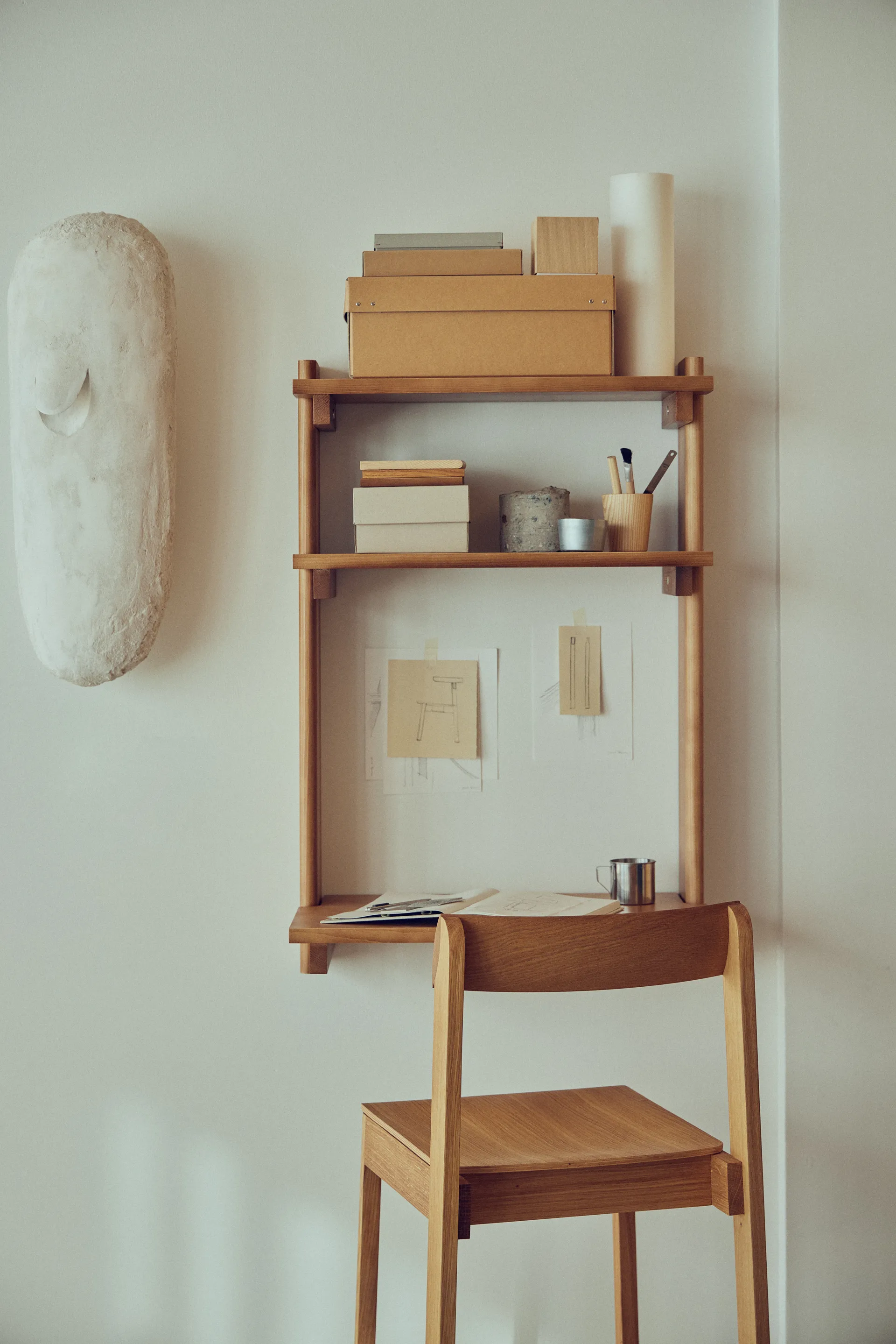 Beam Office Shelf scaffale con scrivania, Pino deep brown, 60x90,5x40 cm Form & Refine