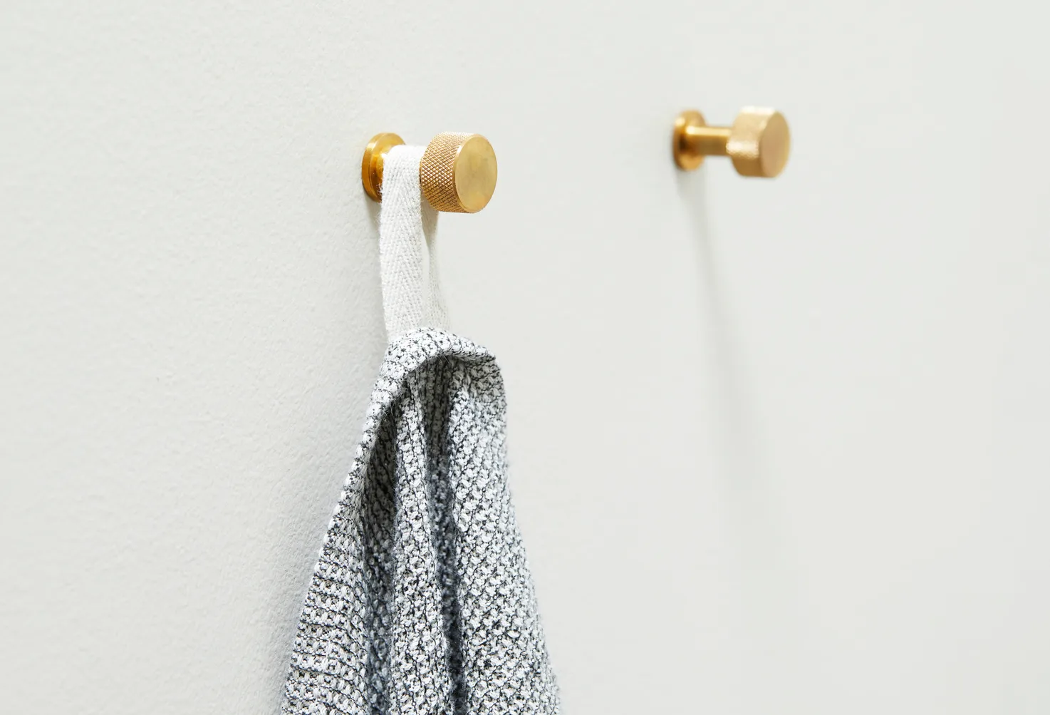 Gancio Angle small, Ottone Form & Refine