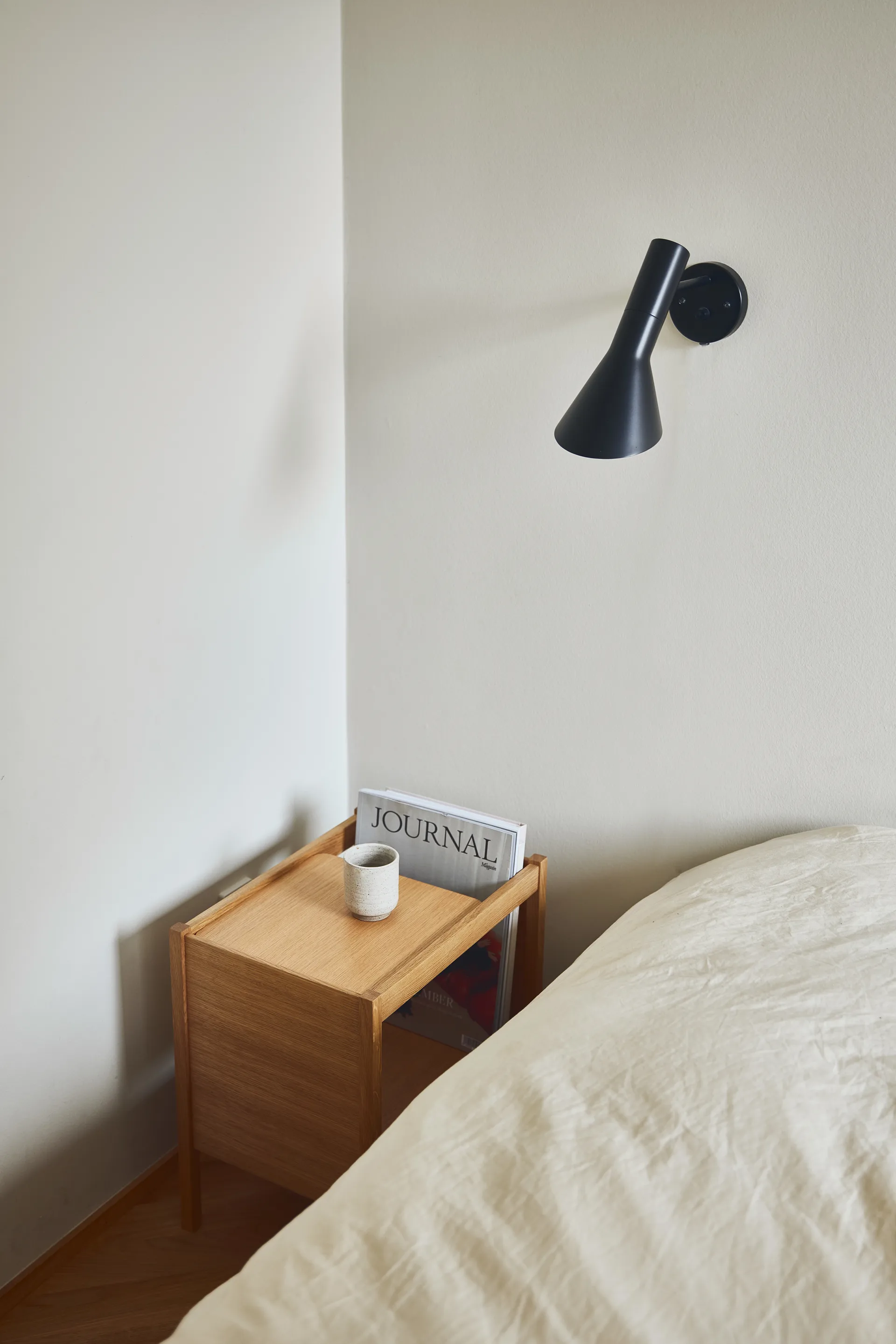 Journal Organiser tavolino laterale, Rovere Form & Refine