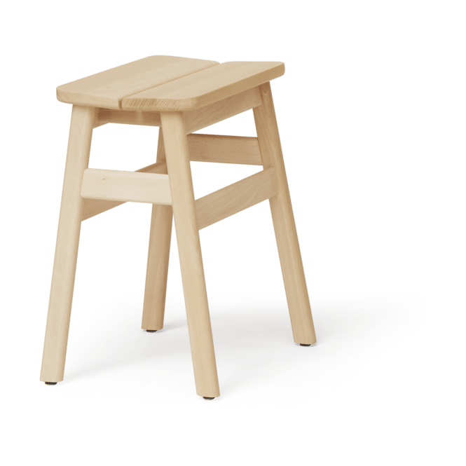 Sgabello per bar Angle Standard 45 cm, Faggio Form & Refine