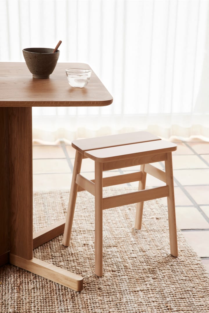 Sgabello per bar Angle Standard 45 cm, Faggio Form & Refine