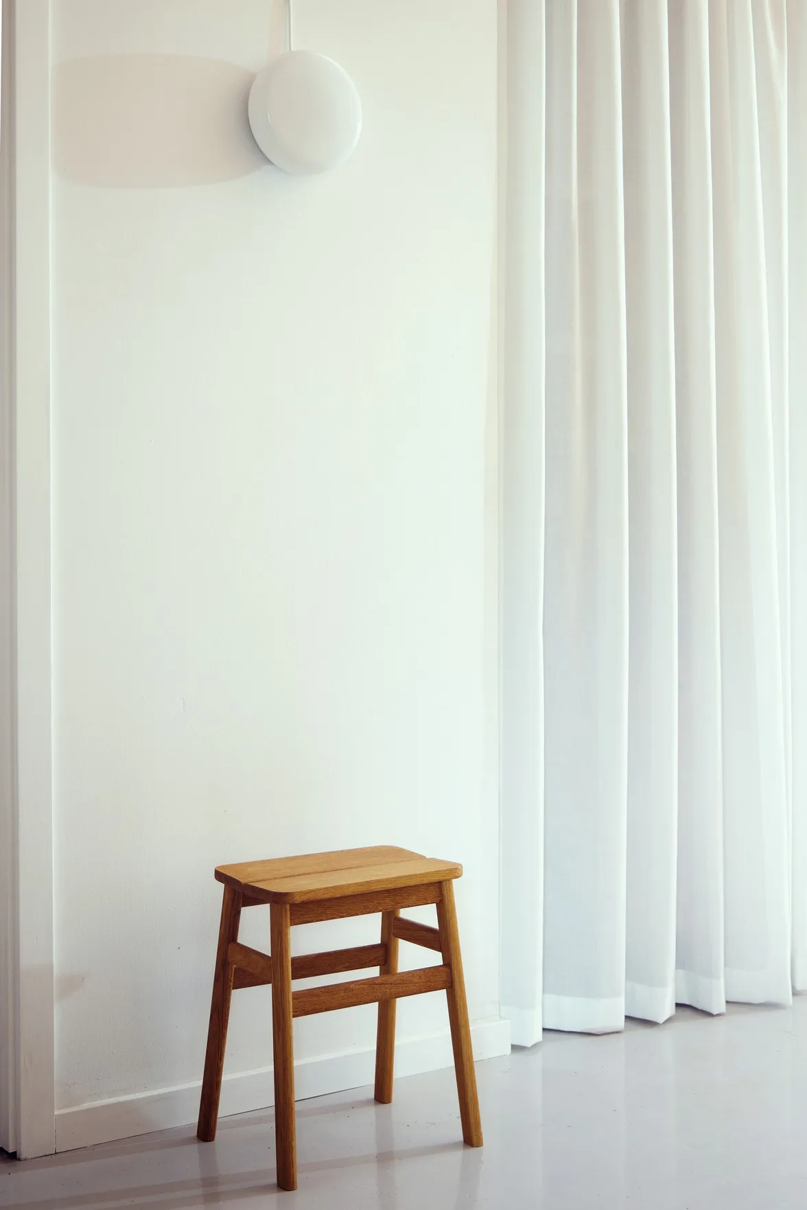 Sgabello per bar Angle Standard 45 cm, Rovere Form & Refine