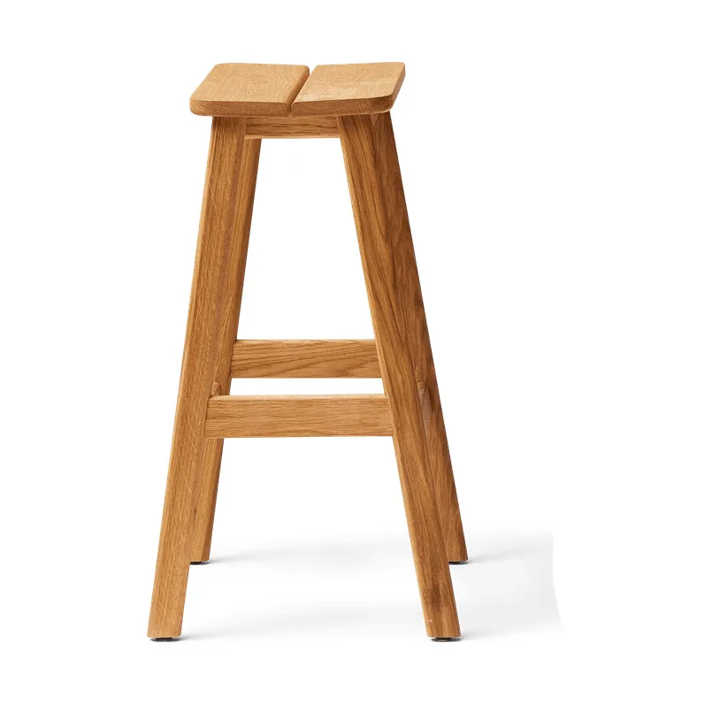 Sgabello per bar Angle Standard 65 cm, Rovere Form & Refine