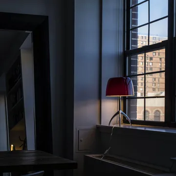 Lampada da tavolo Lumiere Grande Dimbar - bianco, champagne - Foscarini