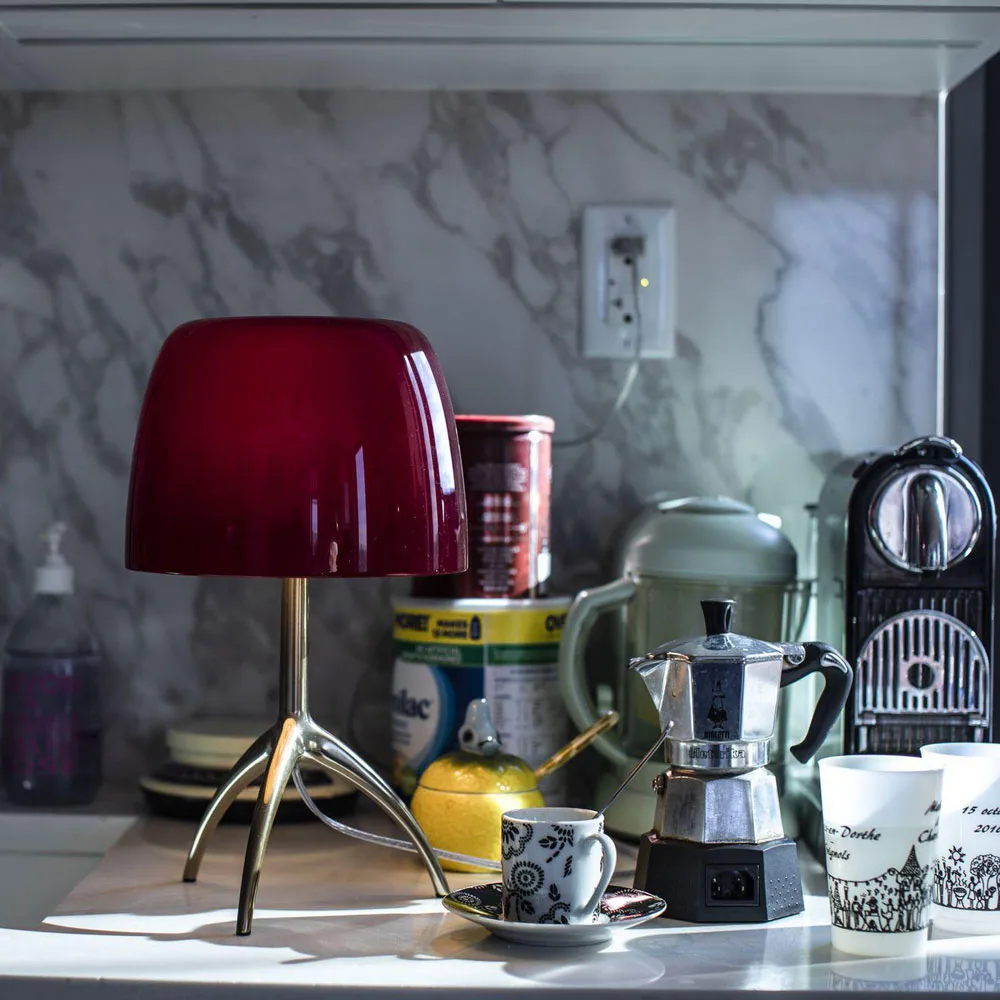 Lampada da tavolo Lumiere Piccola Dimbar, Paralume bianco–base in alluminio Foscarini