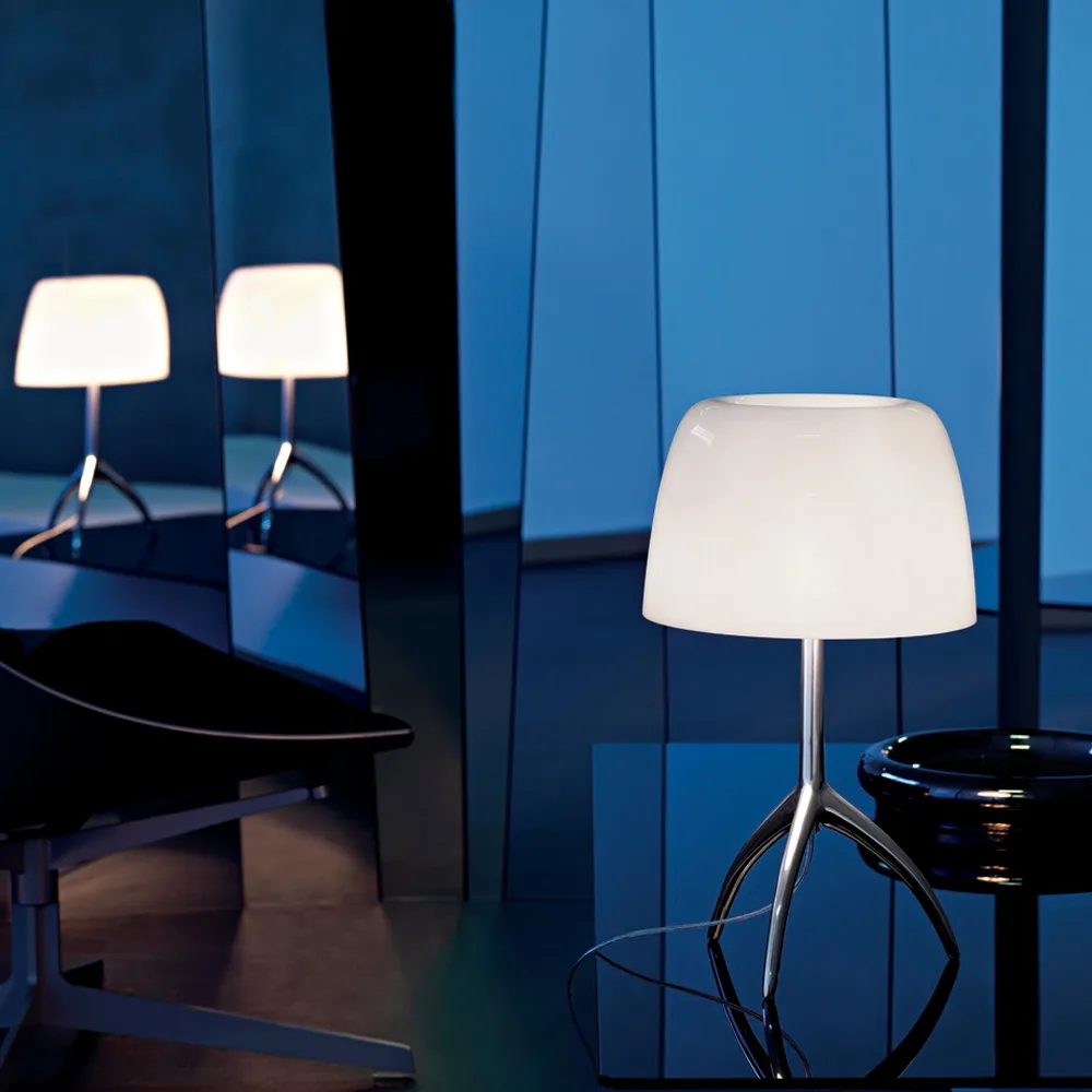 Lampada da tavolo Lumiere Piccola Dimbar, Schermo bianco–base color champagne Foscarini