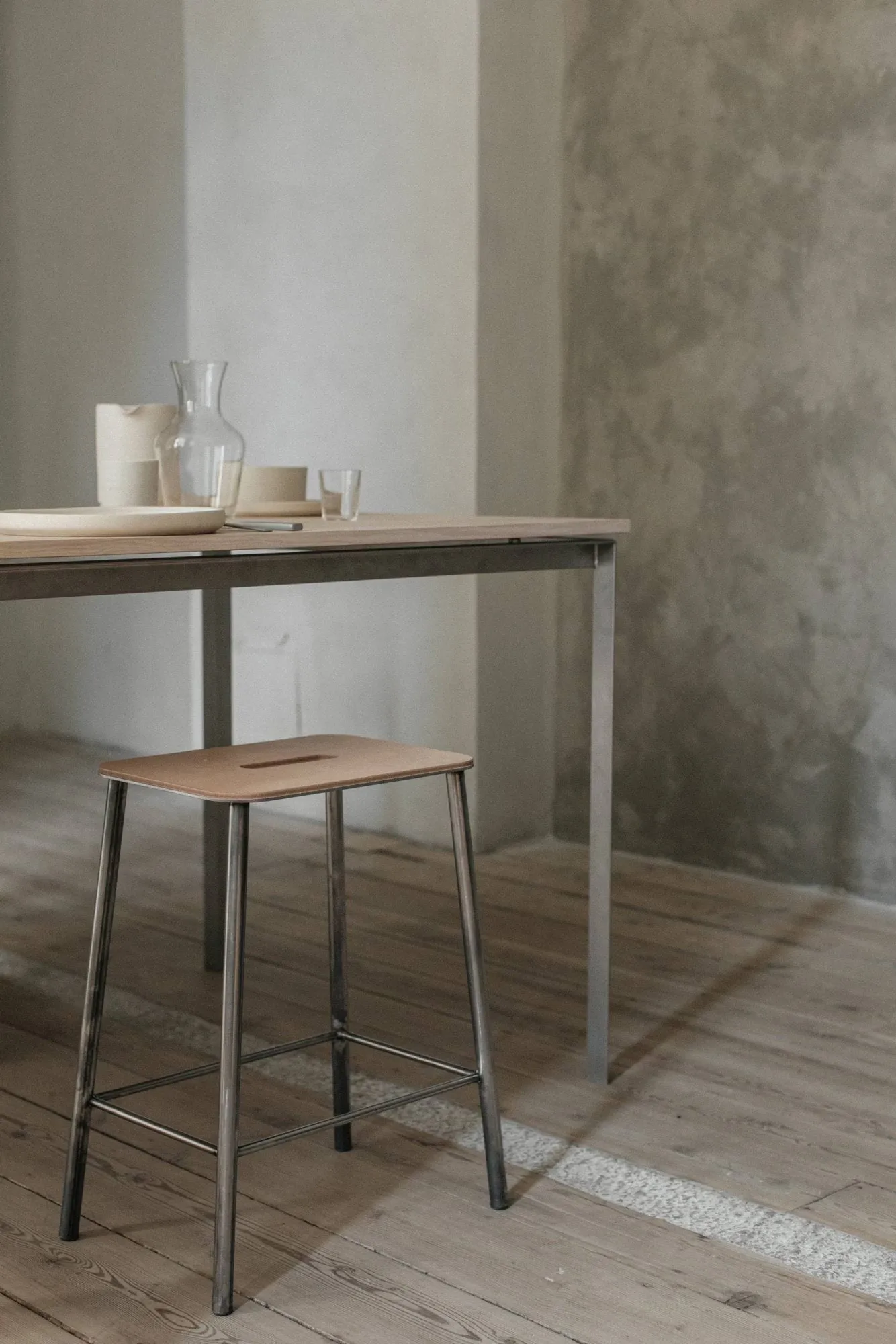 Sgabello Adam, Raw steel-natural leather, H:50 cm FRAMA