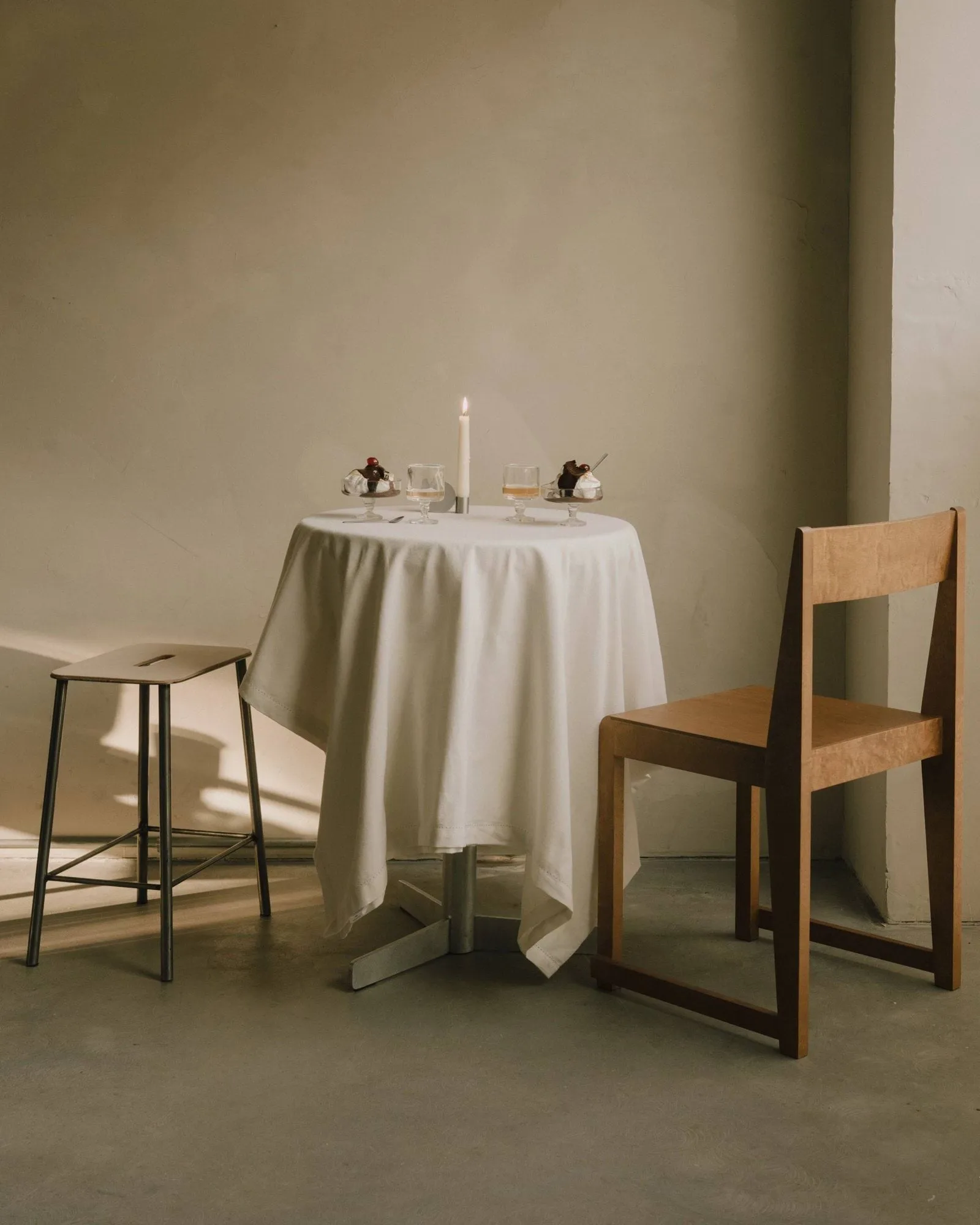 Sgabello Adam, Raw steel-natural leather, H:65 cm FRAMA