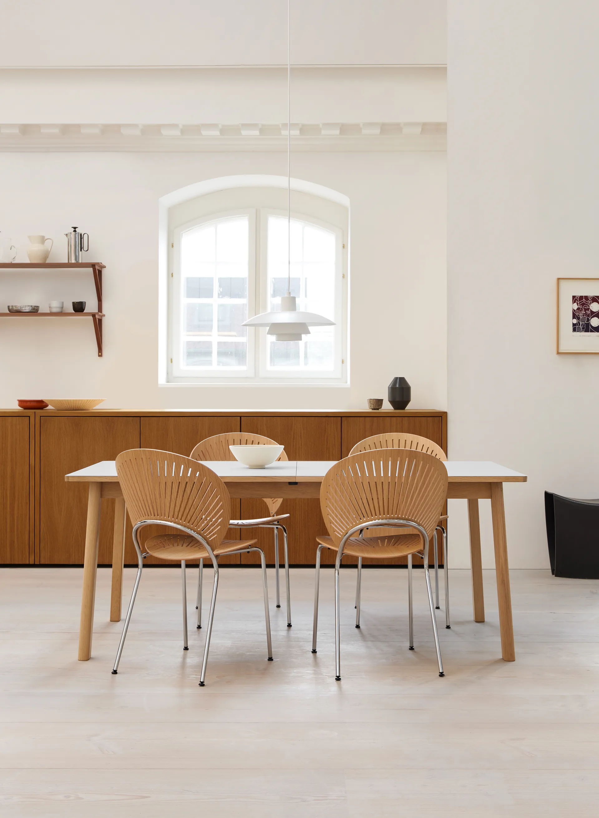 Mensola 78x61 cm BM29 , Noce laccato Fredericia Furniture