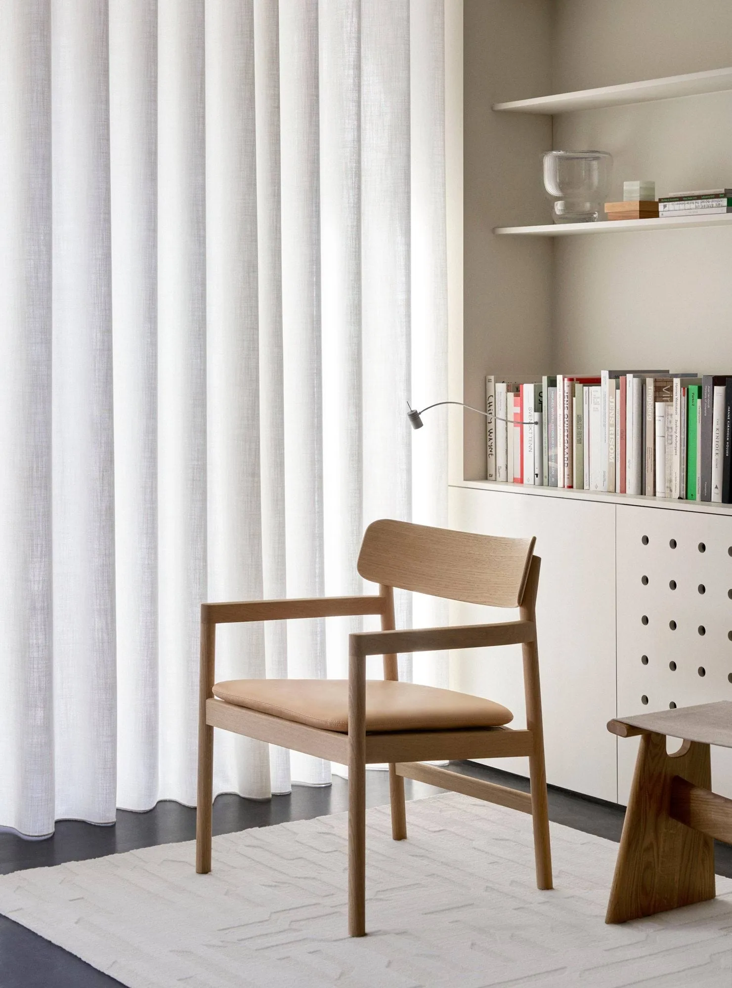 Poltrona lounge Post, Vegeta in pelle - rovere oliato chiaro Fredericia Furniture