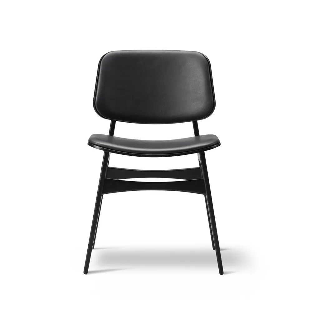Søborg 3052 base in legno sedia completamente imbottita, Pelle Omni 301 nero gambe in legno laccato nero Fredericia Furniture