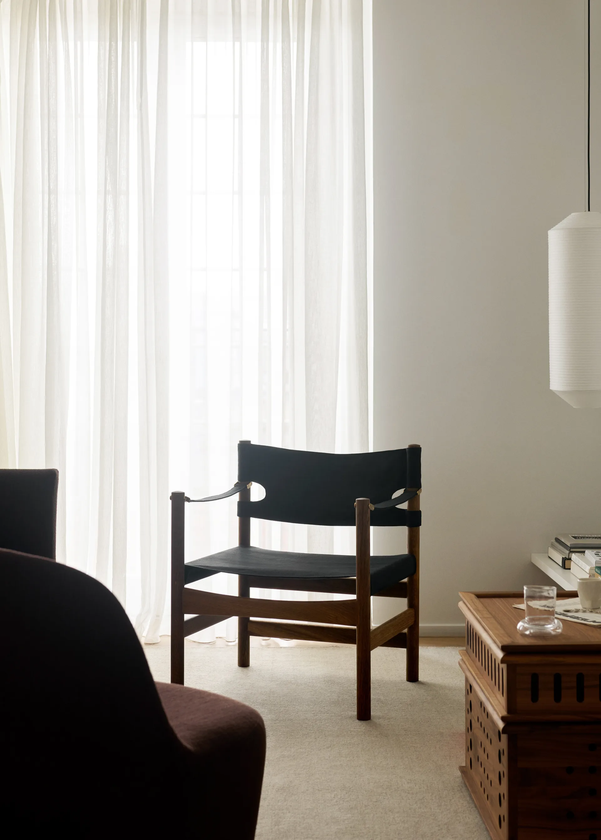 Sedia con braccioli Canvas 21 , Canvas nero-oliodato rovere Fredericia Furniture