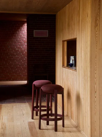 Sgabello alto Pioneer  - Odino RC43 bordeaux-bordeaux faggio - Fredericia Furniture