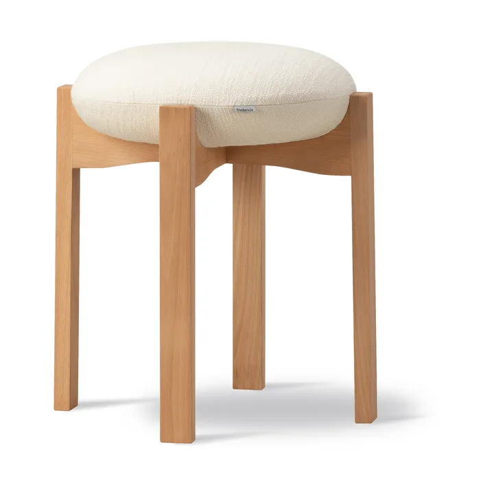 Sgabello basso Pioneer - Odino NE22 off white-faggio oliato - Fredericia Furniture
