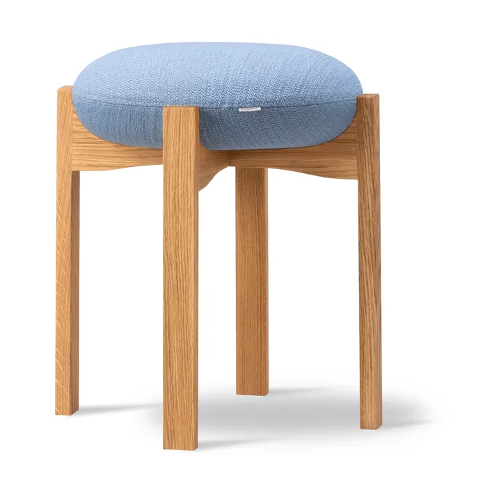 Sgabello basso Pioneer - Odino PV82 light blue-quercia laccata - Fredericia Furniture