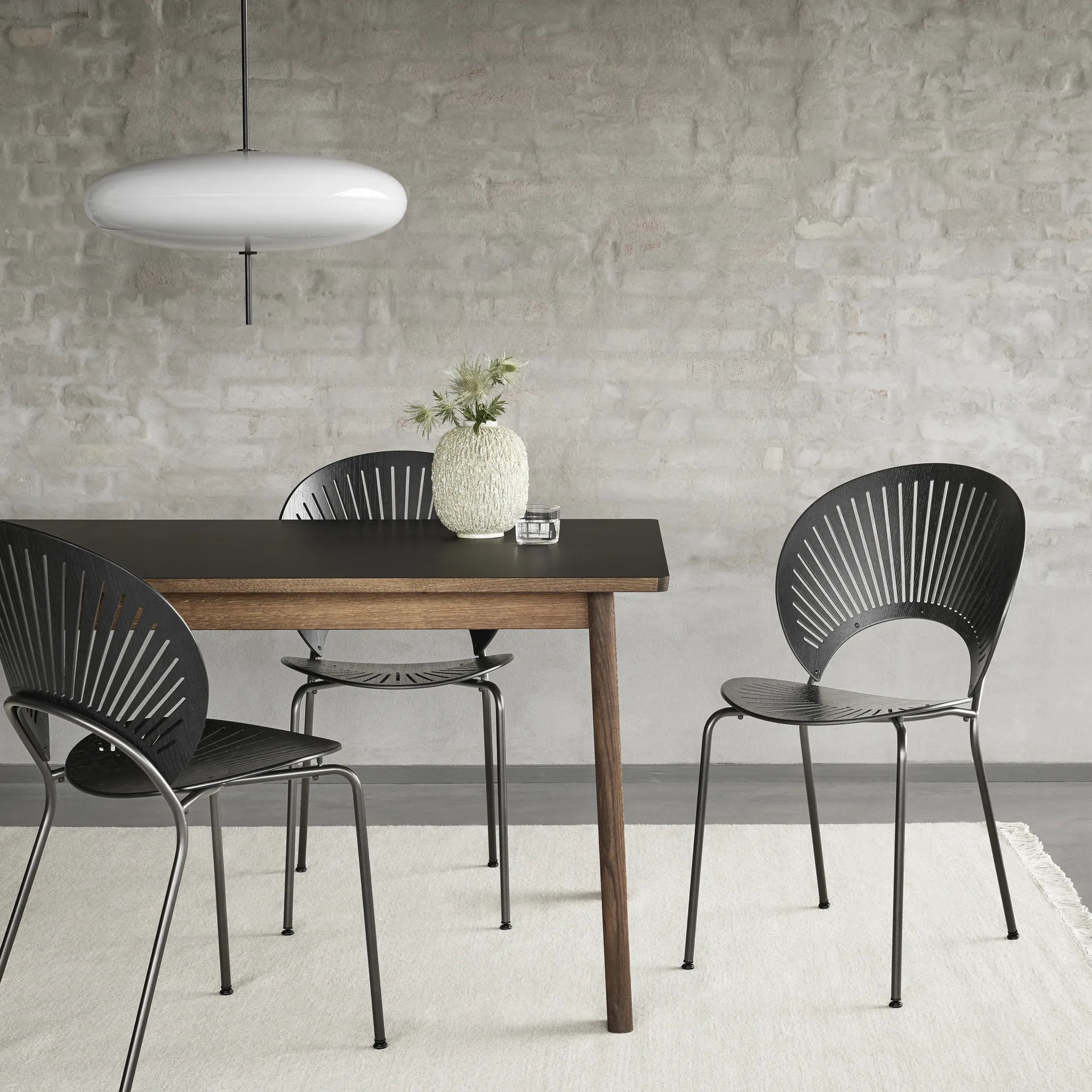 Tavolo Ana 220-320x95 cm, Nanolaminato nero-rovere affumicato Fredericia Furniture