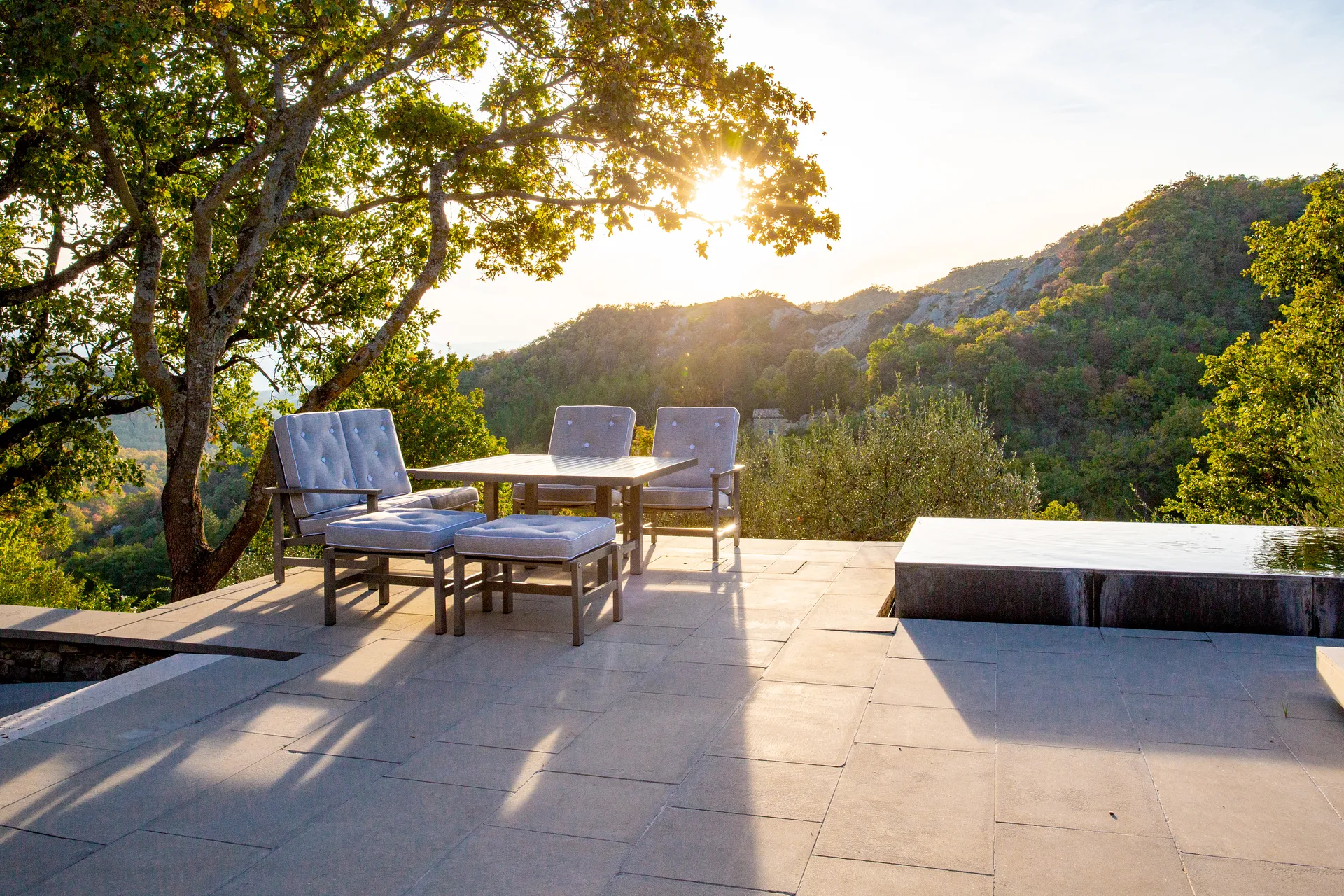 65 tavolo, Grigio, 124x133x66 cm Fri Form