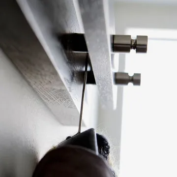 Attaccapanni Cutter - Rovere tinto nero, 5 pomelli - Fritz Hansen