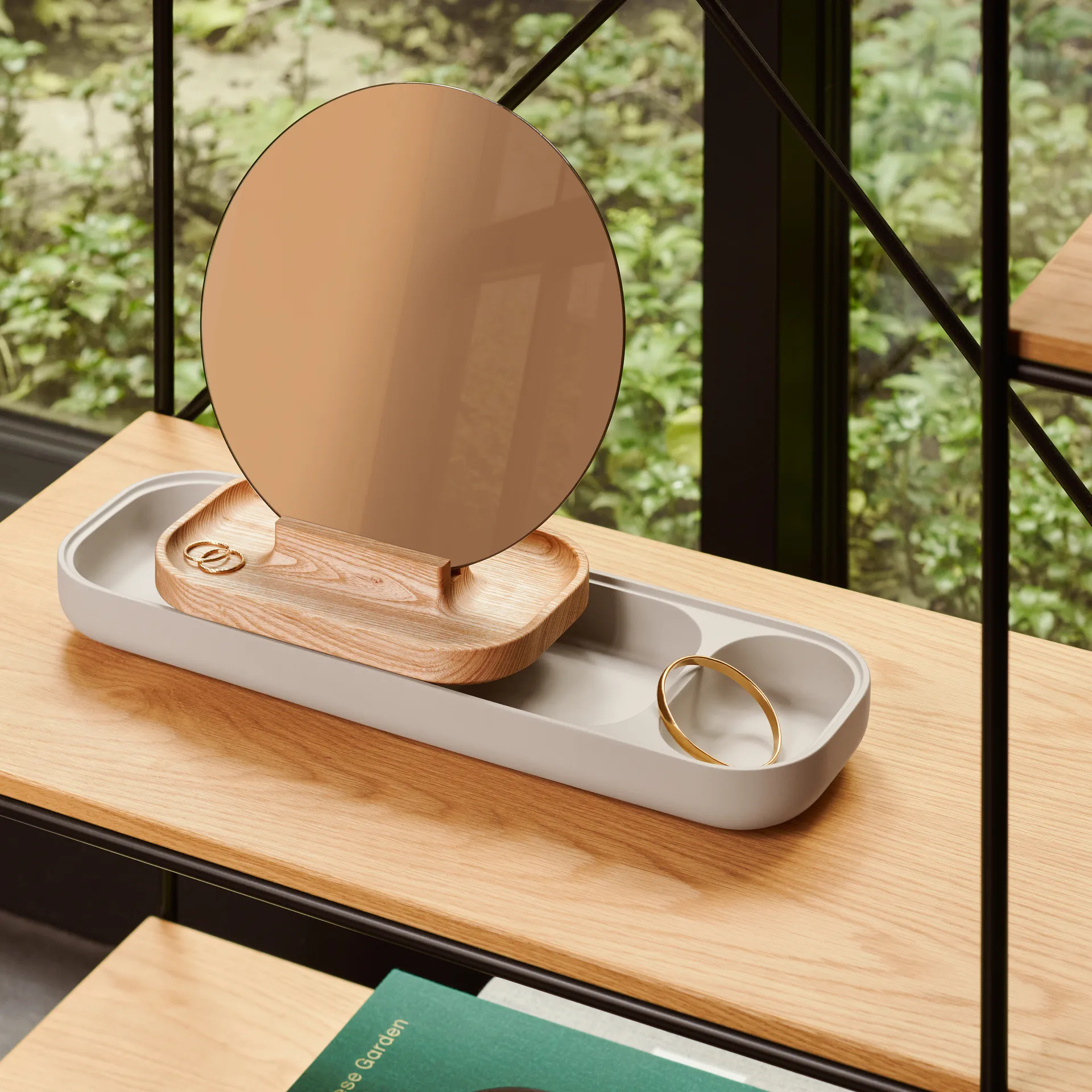 Contenitore con specchio Slide, Frassino-cemento Fritz Hansen