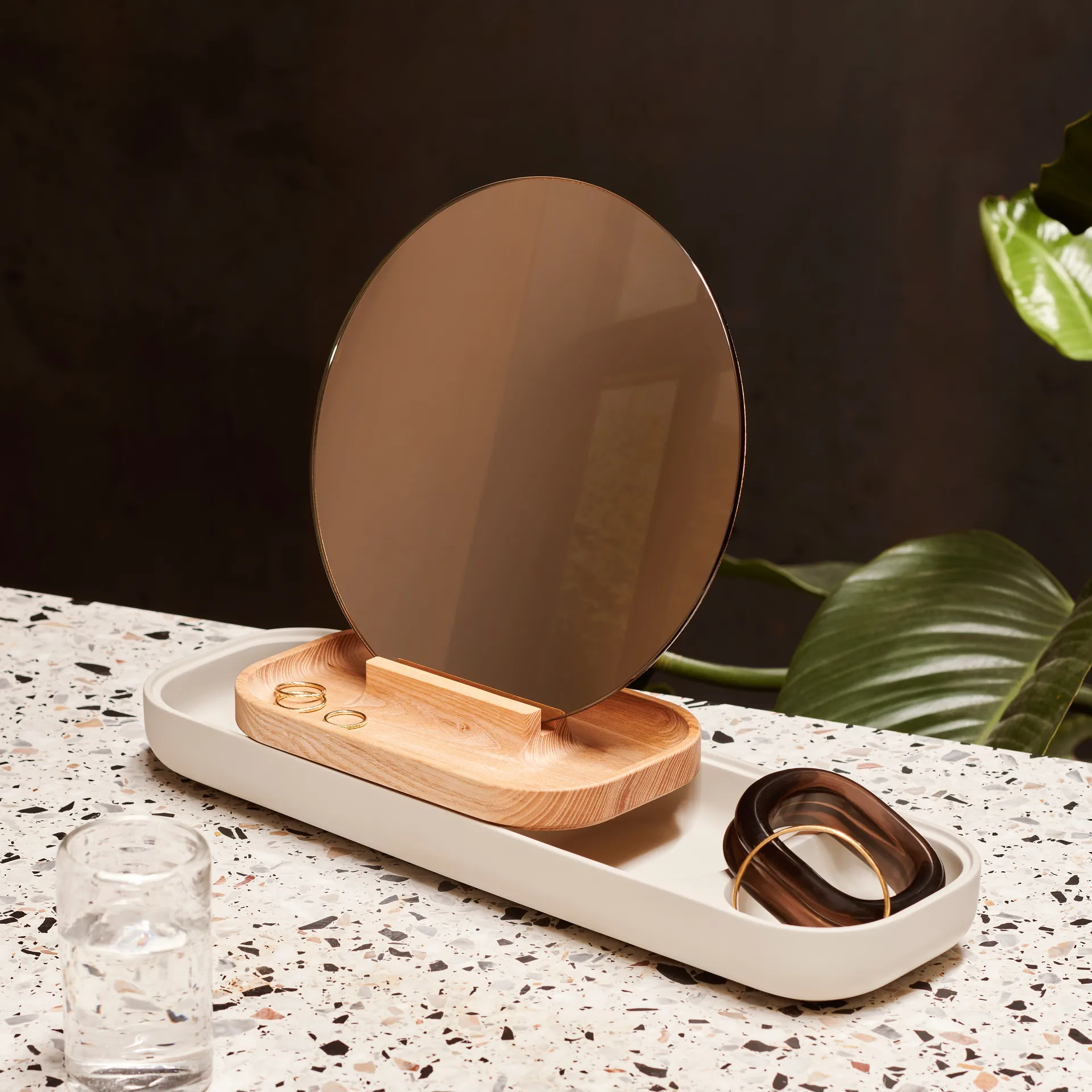 Contenitore con specchio Slide, Frassino-cemento Fritz Hansen