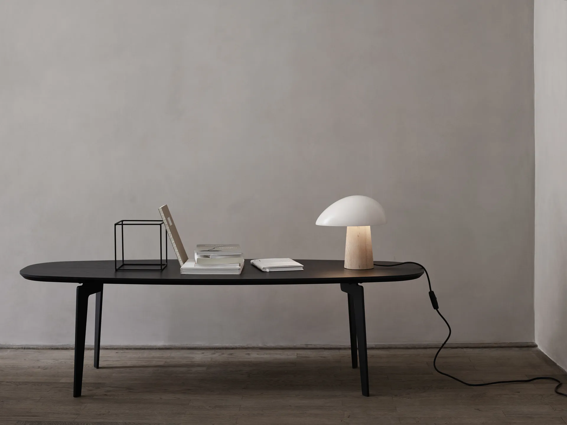 Lampada da tavolo frassino Night Owl, Smokey white Fritz Hansen