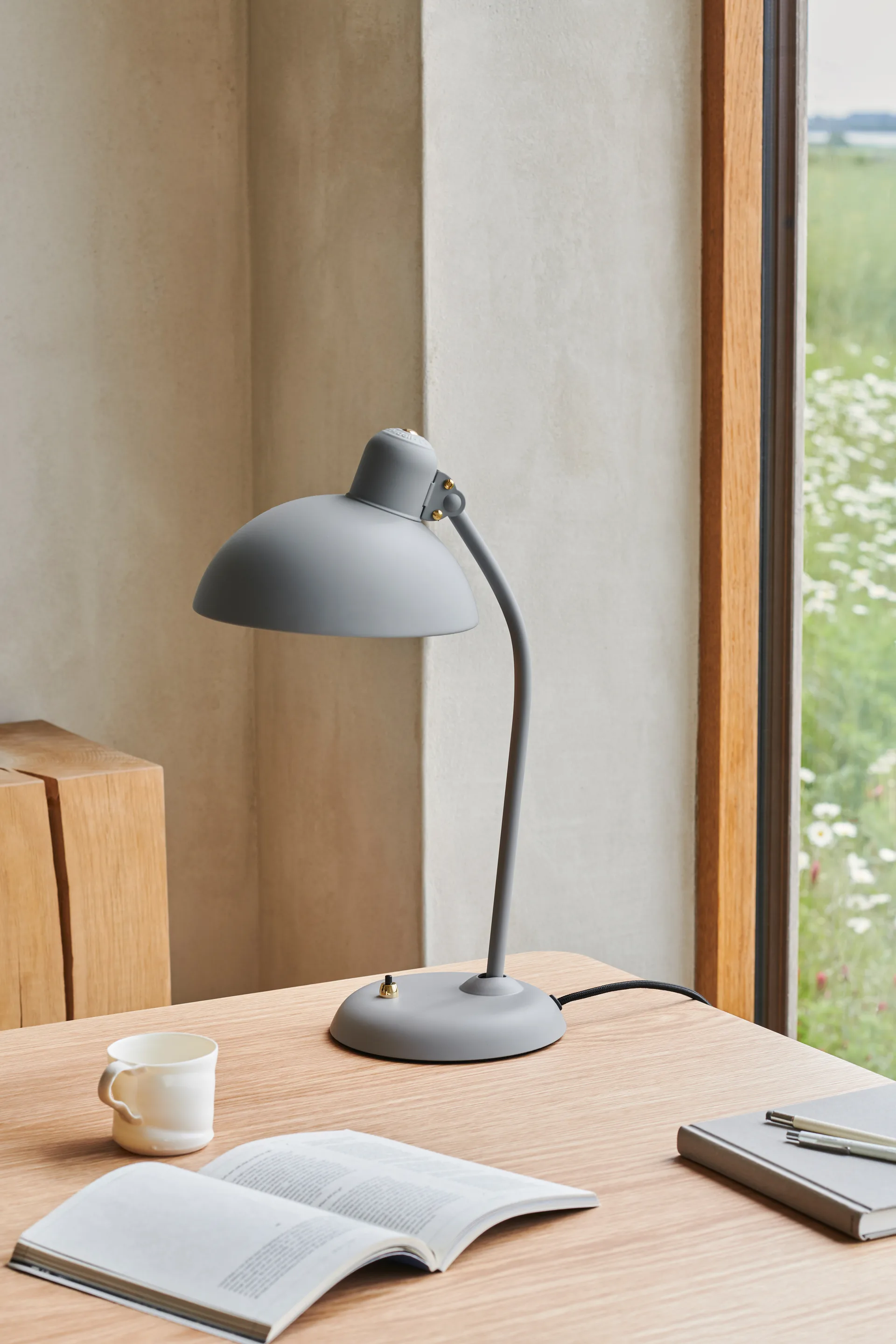 Lampada da tavolo Kaiser Idell 6556-T, Easy grey Fritz Hansen