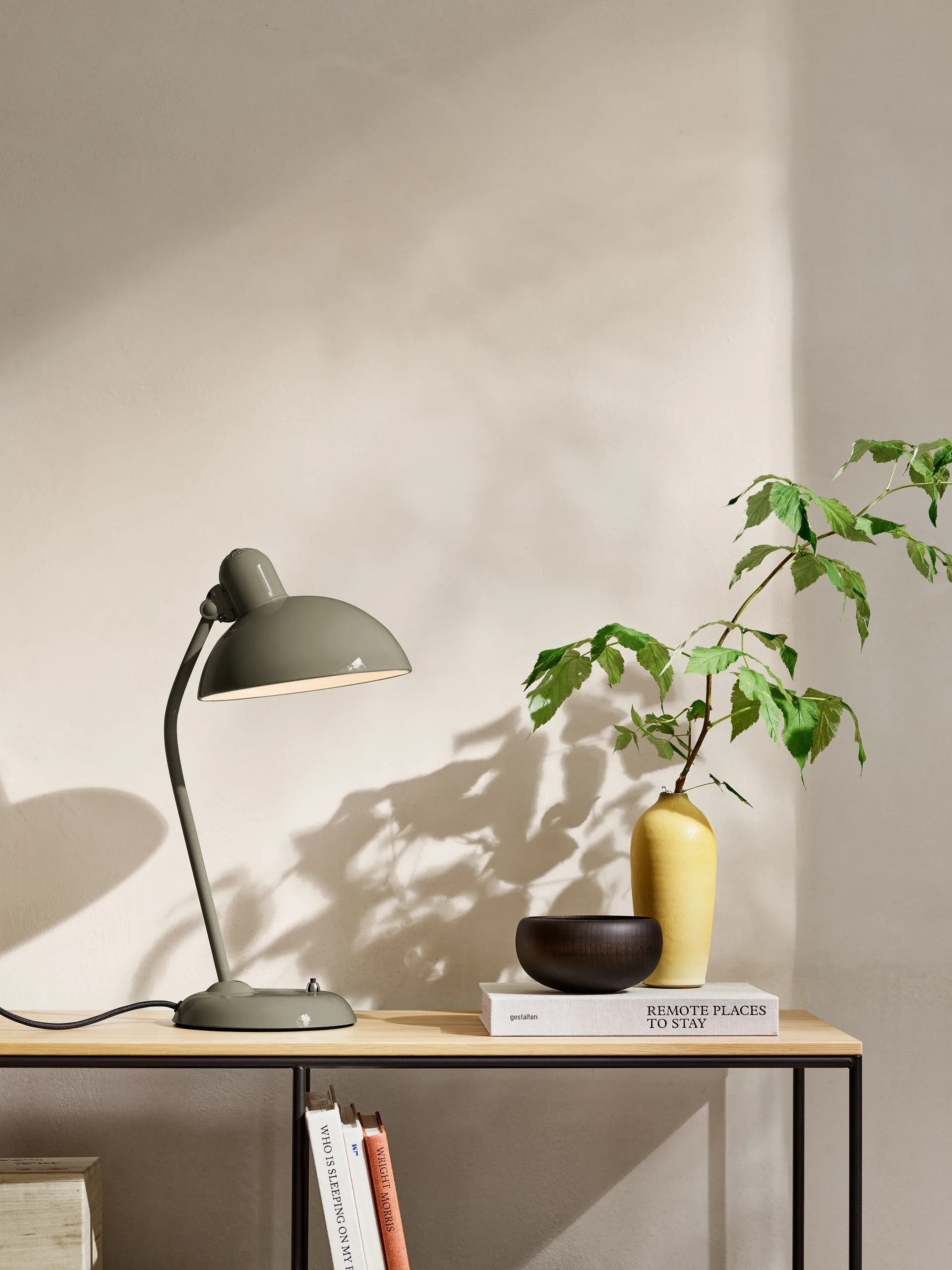 Lampada da tavolo Kaiser Idell 6556-T, Olive green Fritz Hansen