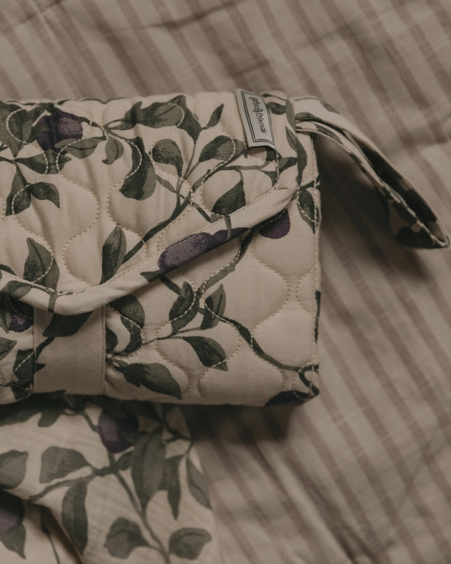 Fasciatoio portatile trapuntato in raso Plum , 46x80 cm Garbo&Friends