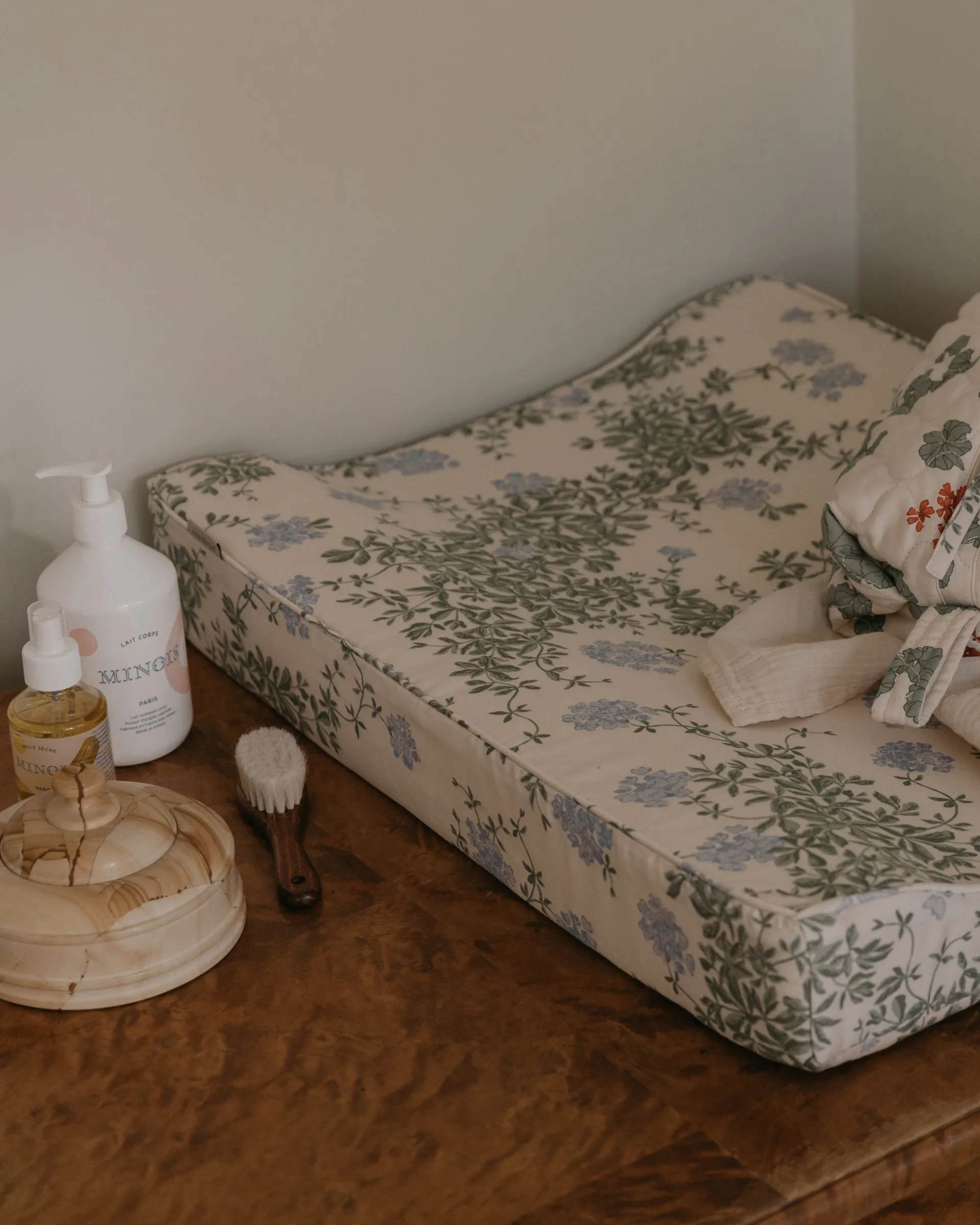 Fasciatoio trapuntato in raso Plumbago, 50x65x9 cm Garbo&Friends