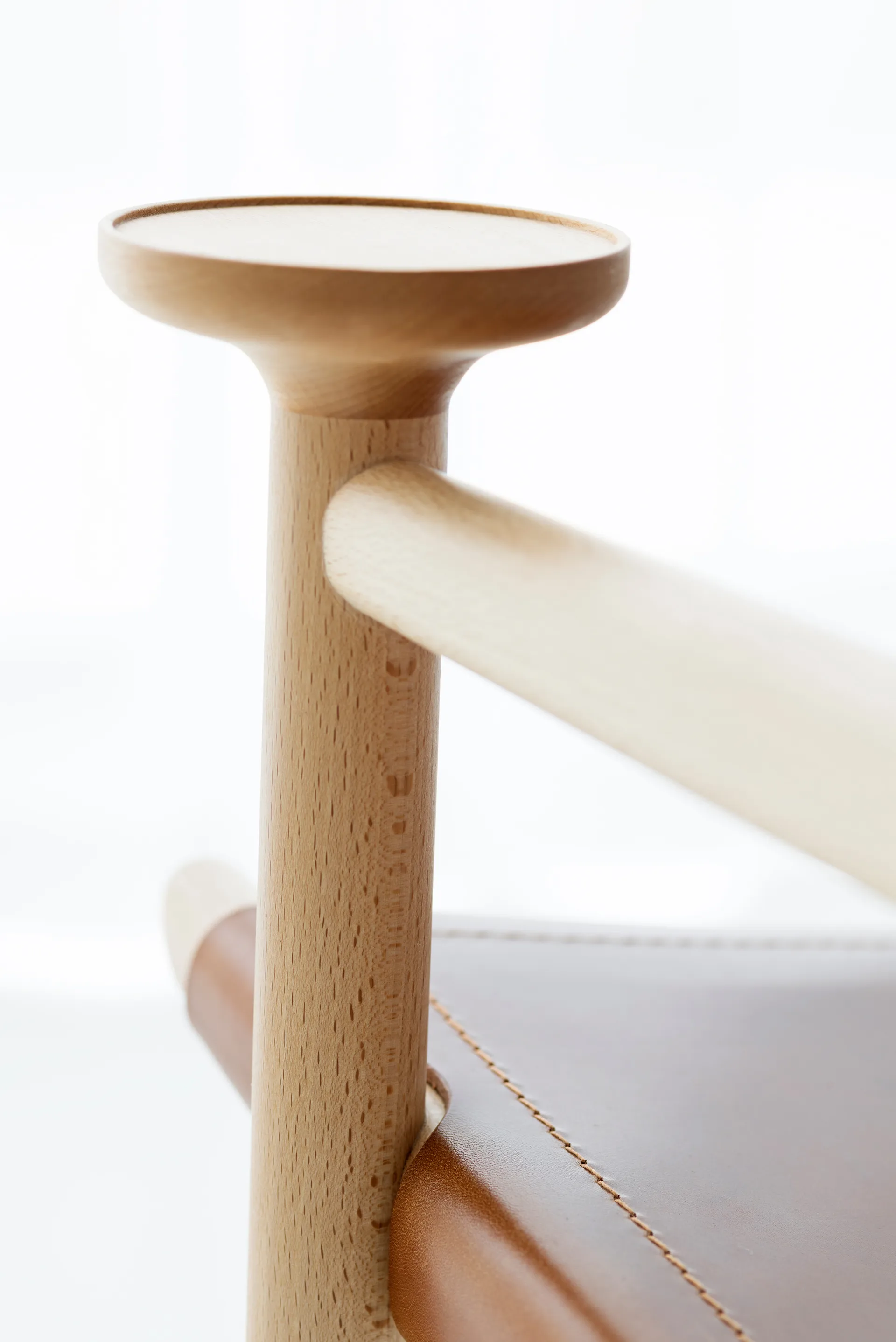 Poltrona Hedwig, Faggio bianco-pelle di Tärnsjö cognac Gärsnäs