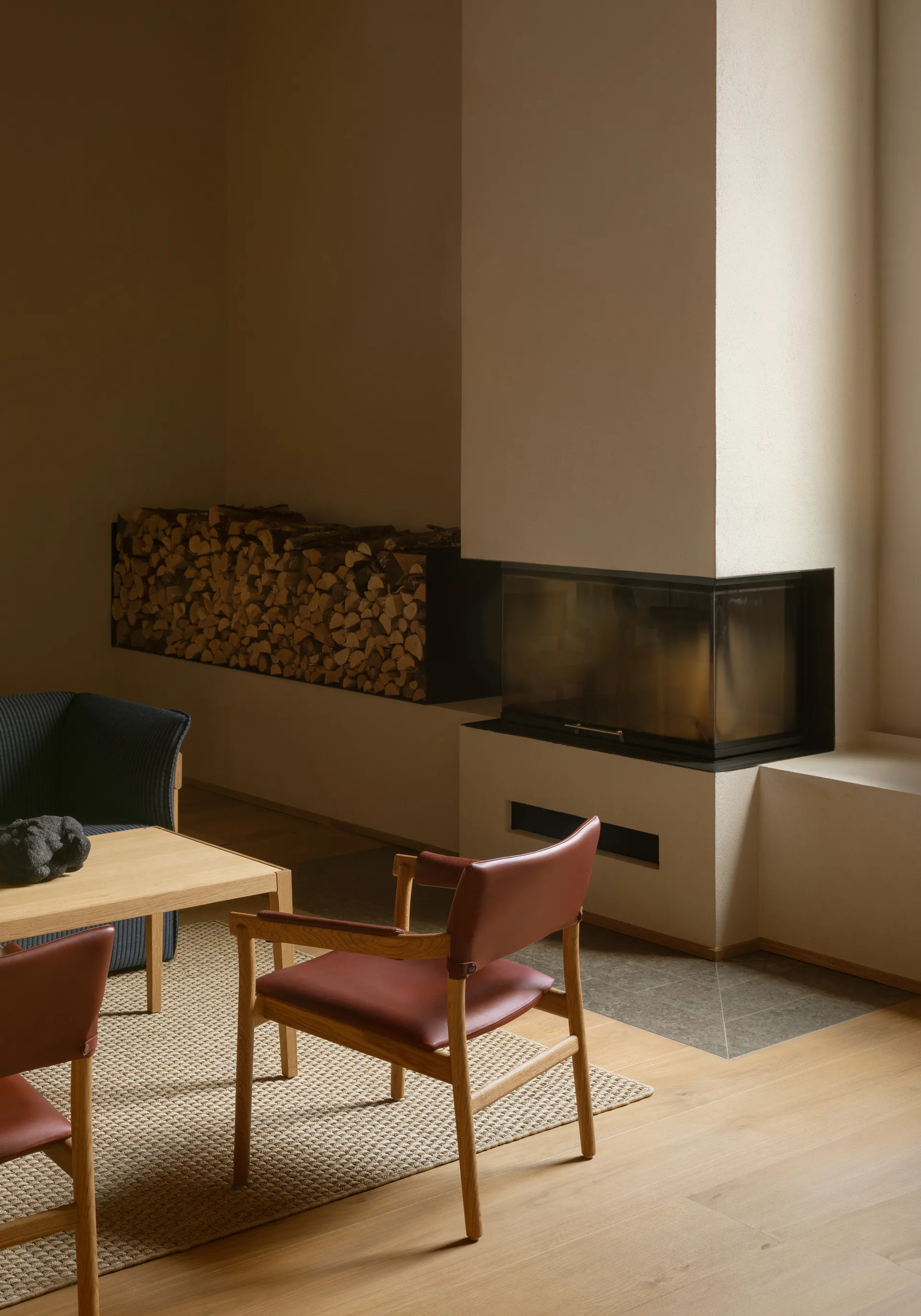 Poltrona Vyn con schienale imbottito, Monocoat naturale-Elmosoft 43283 Gärsnäs